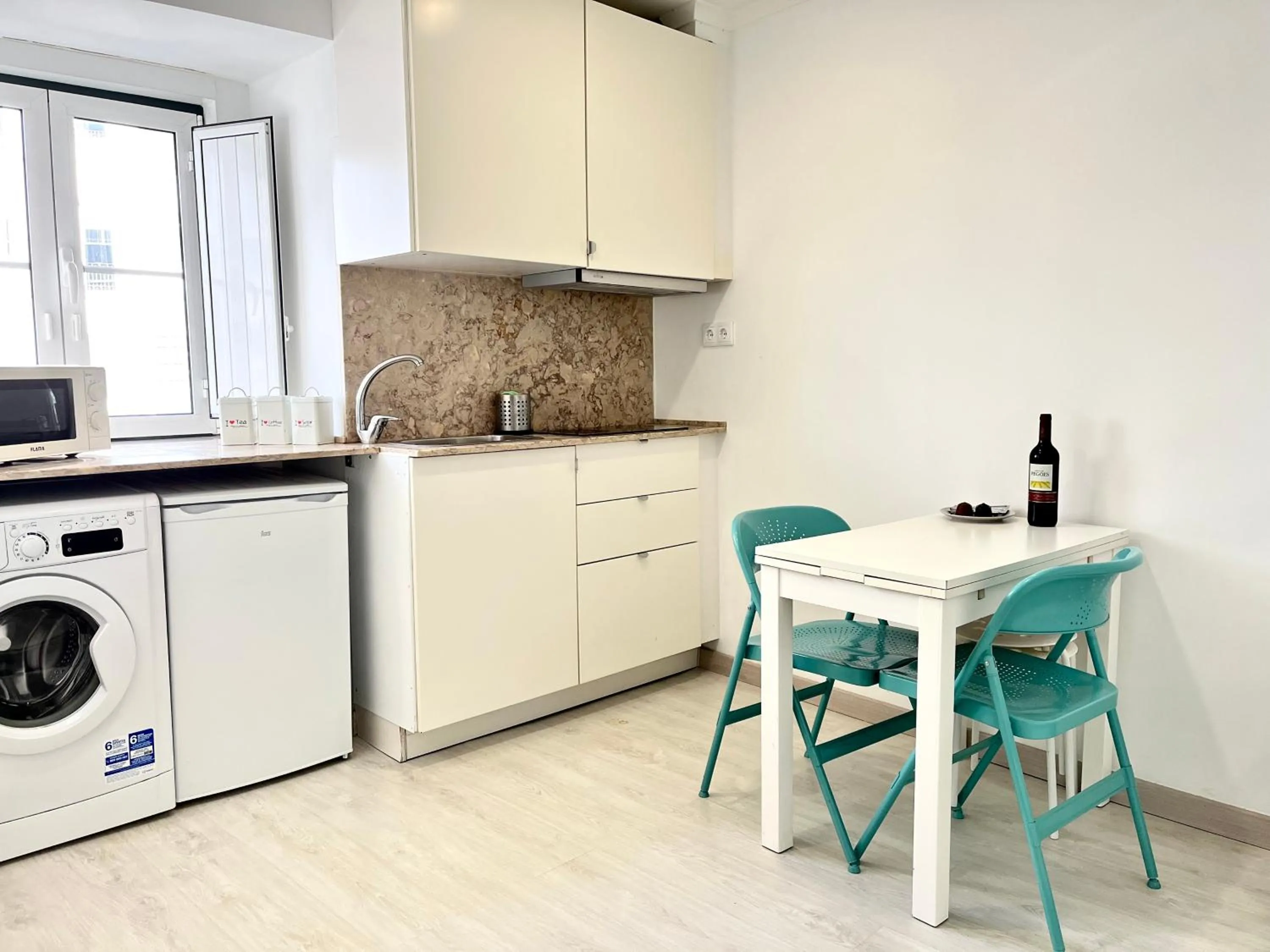 Dining area in Apartments Center Alfama