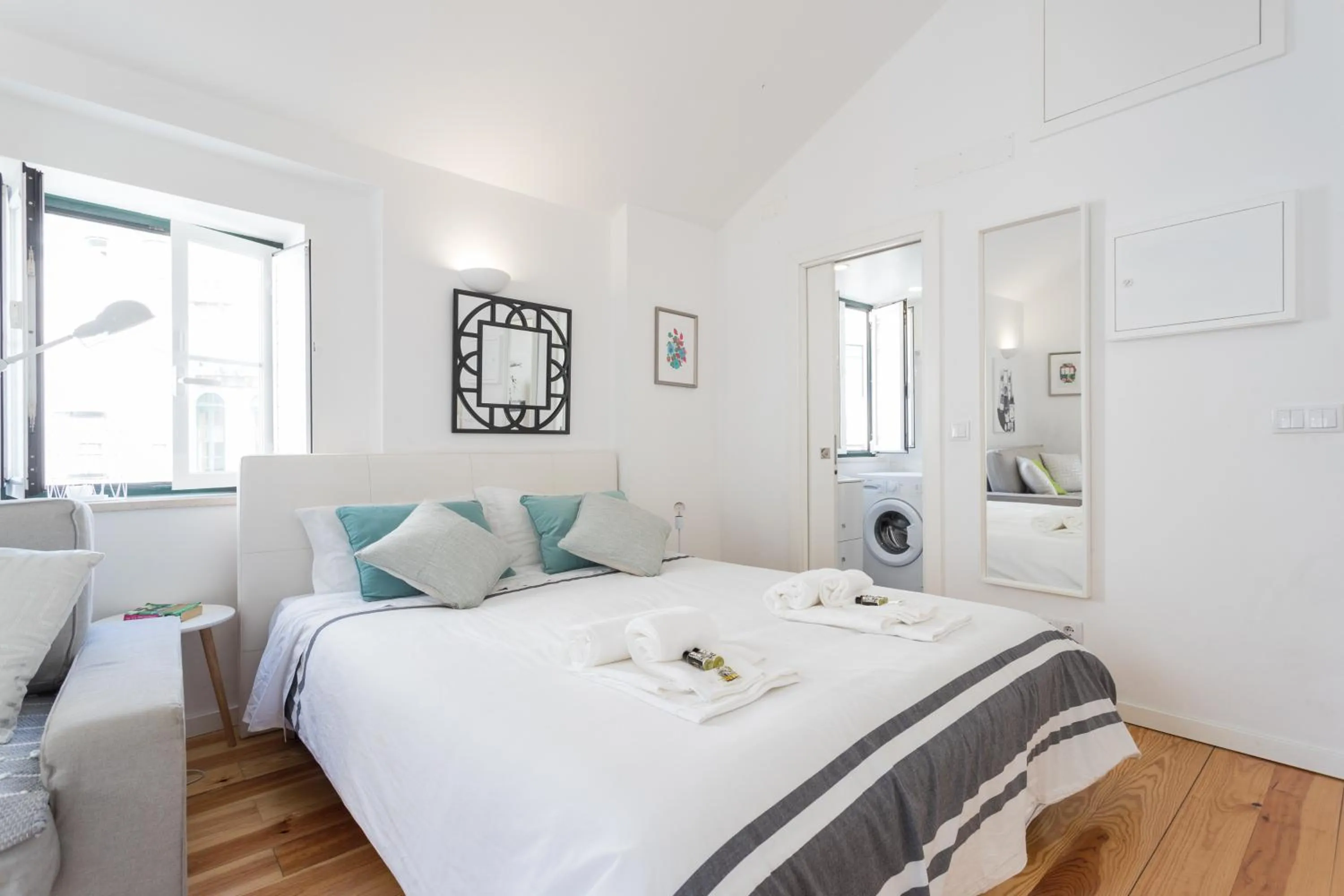 Bed in Apartments Center Alfama
