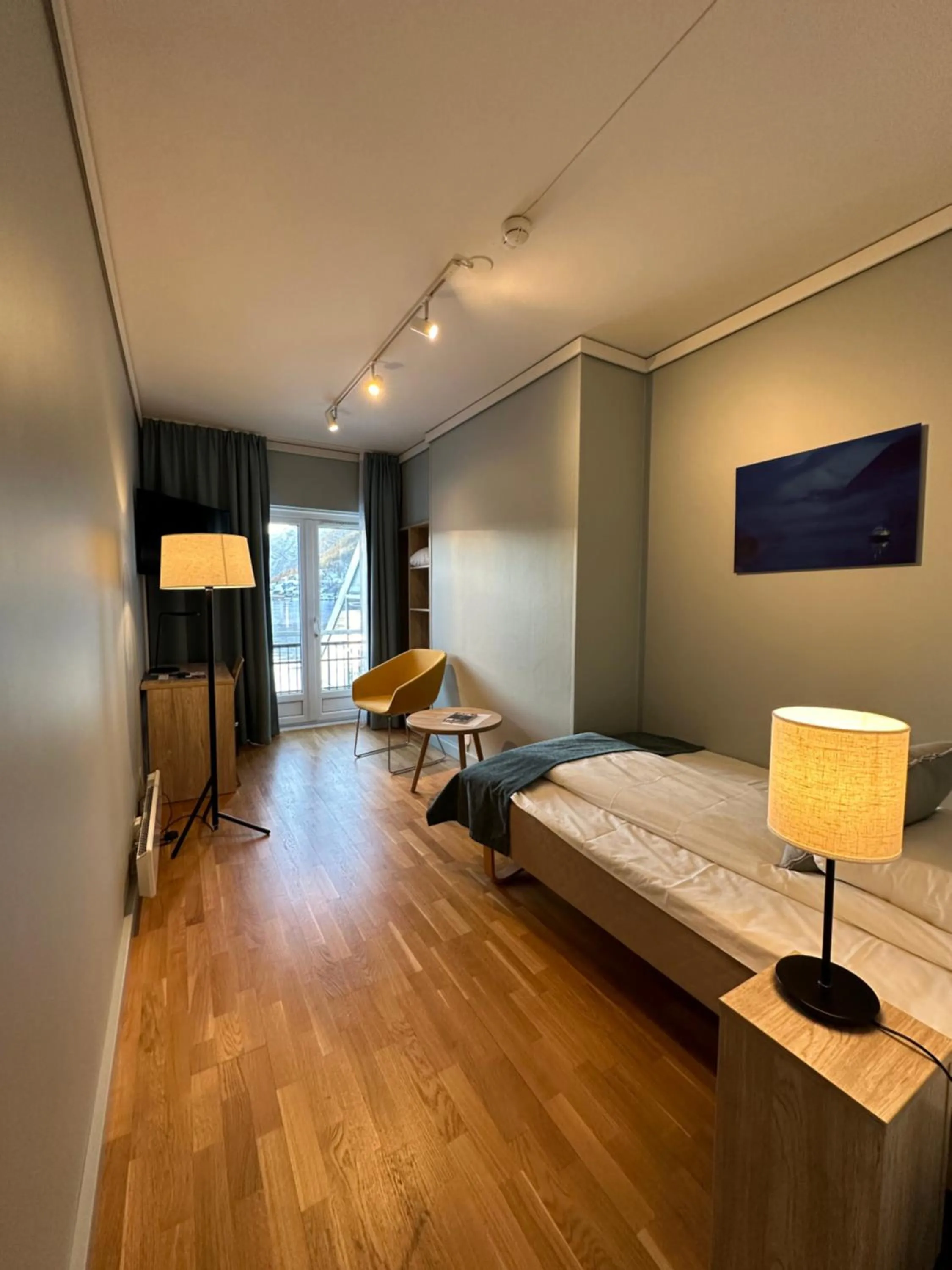 Photo of the whole room, Bed in Brakanes Hotel