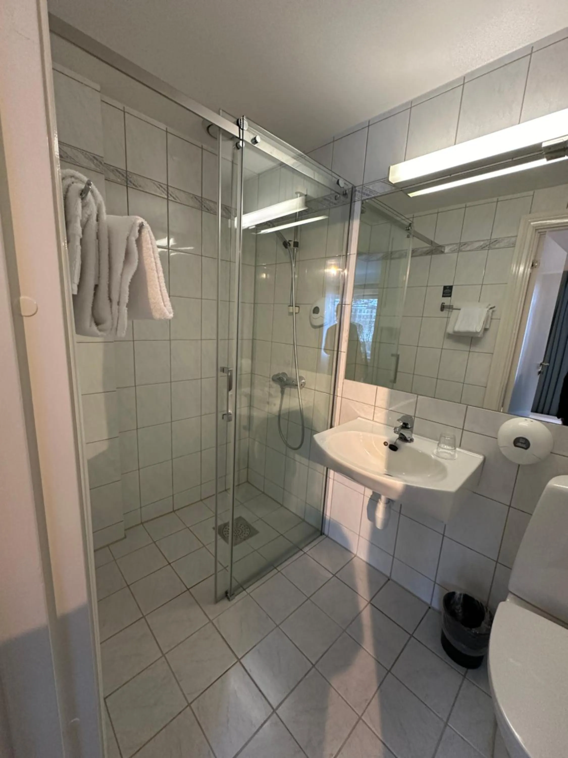 Shower in Brakanes Hotel