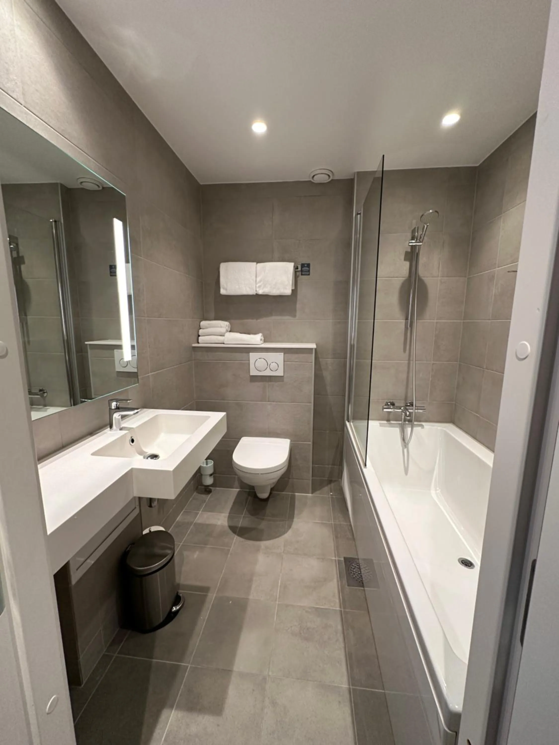 Shower in Brakanes Hotel