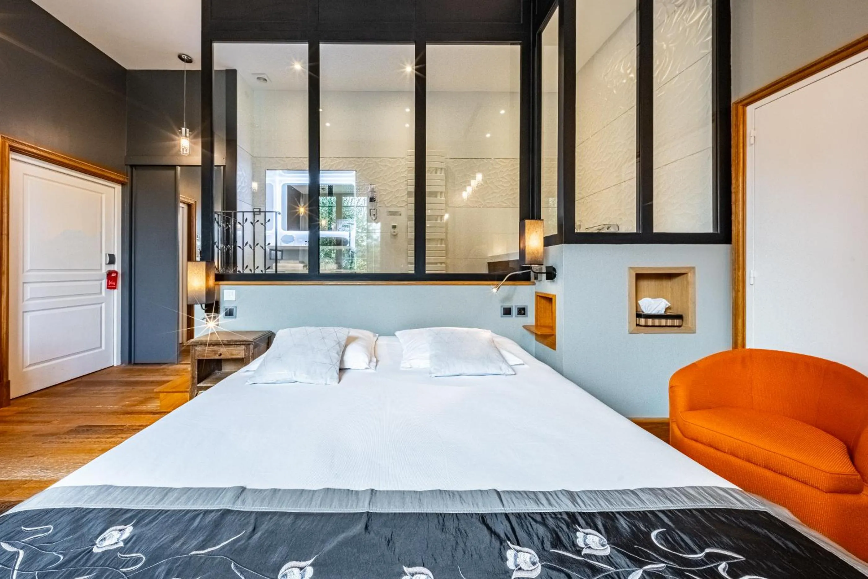 Bed in Hotel Relais De La Cote D'or