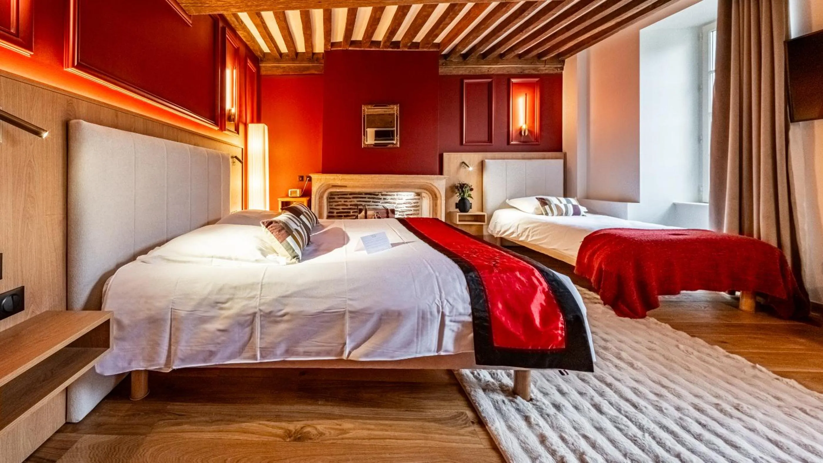 Bed in Hotel Relais De La Cote D'or