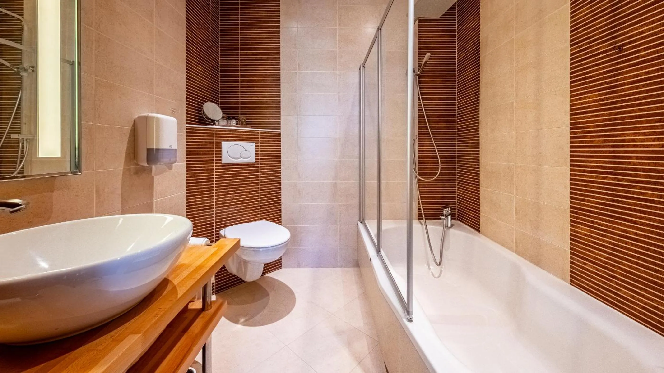 Bathroom in Hotel Relais De La Cote D'or