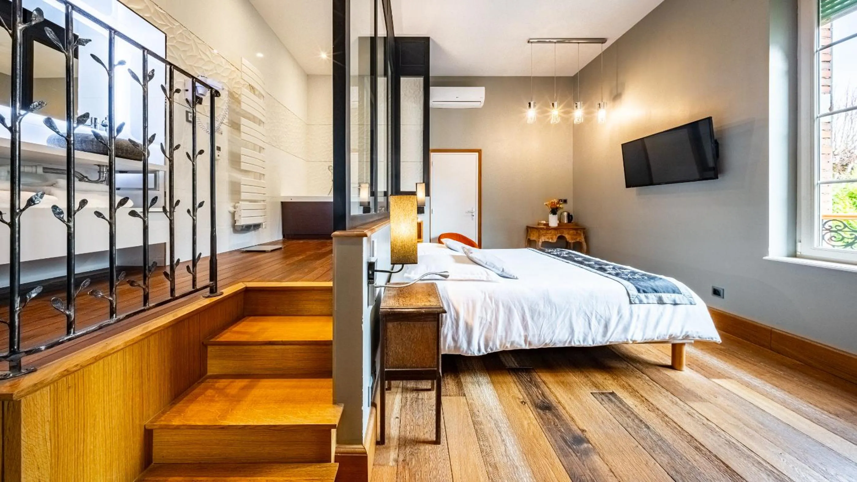 Bed in Hotel Relais De La Cote D'or