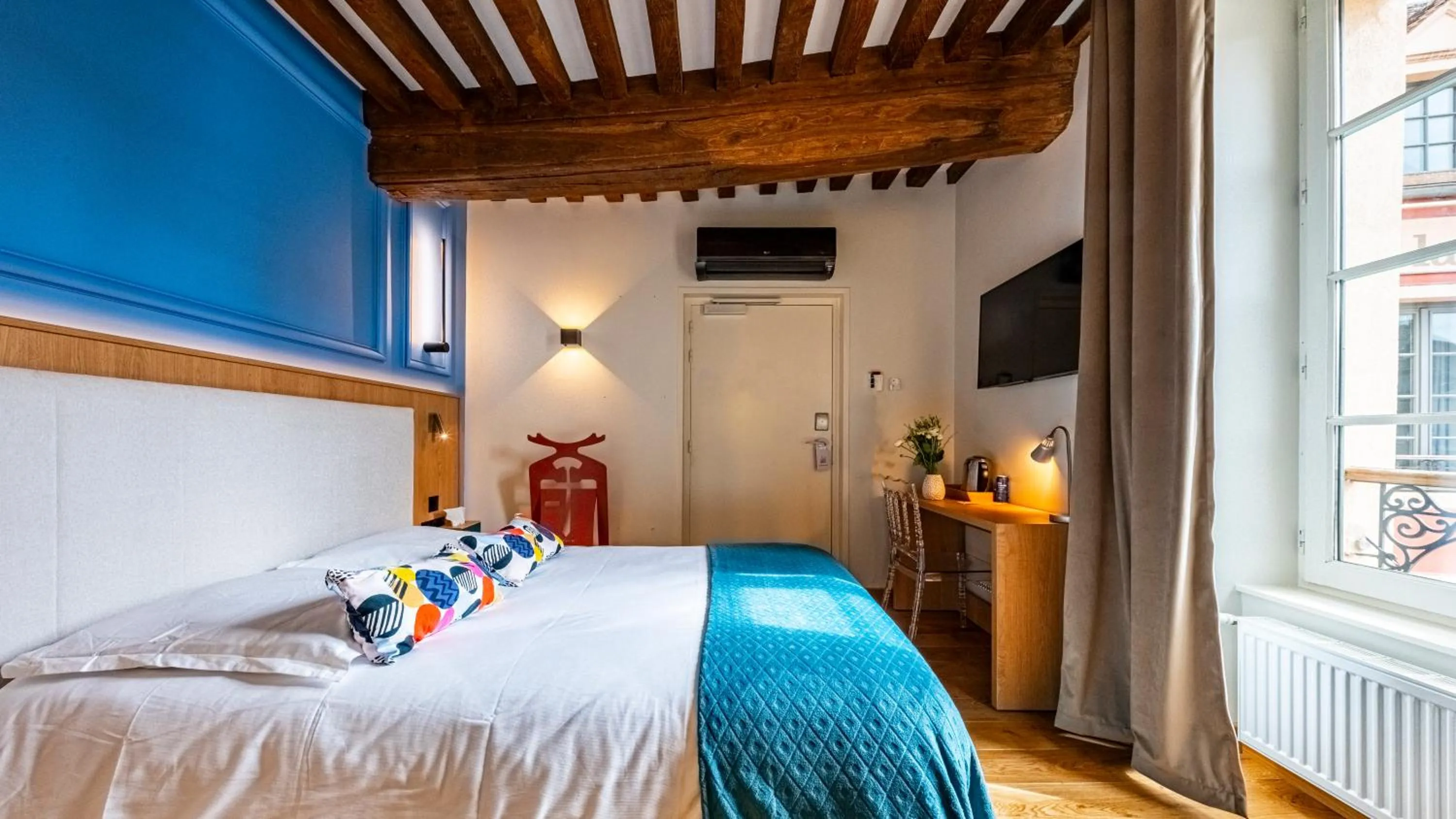 Bedroom, Bed in Hotel Relais De La Cote D'or