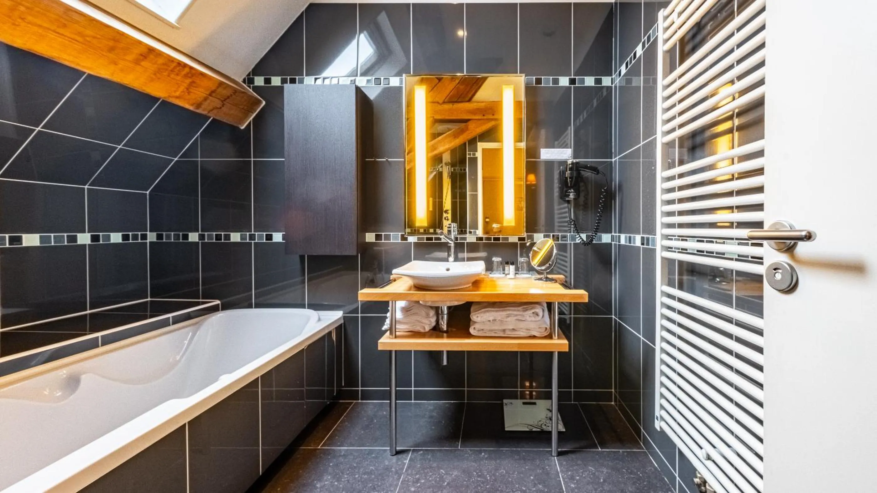 Shower in Hotel Relais De La Cote D'or