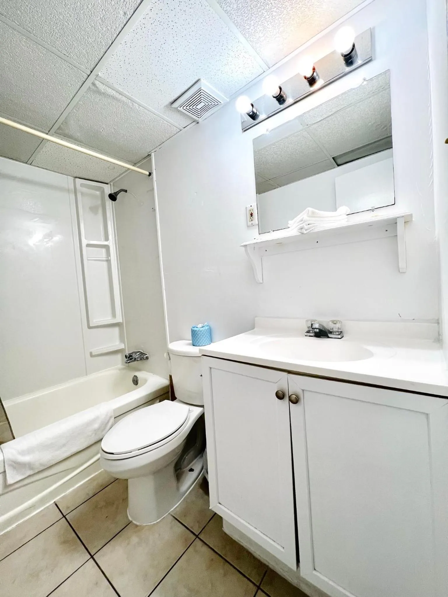 Bathroom in Fairway Inn by the Falls