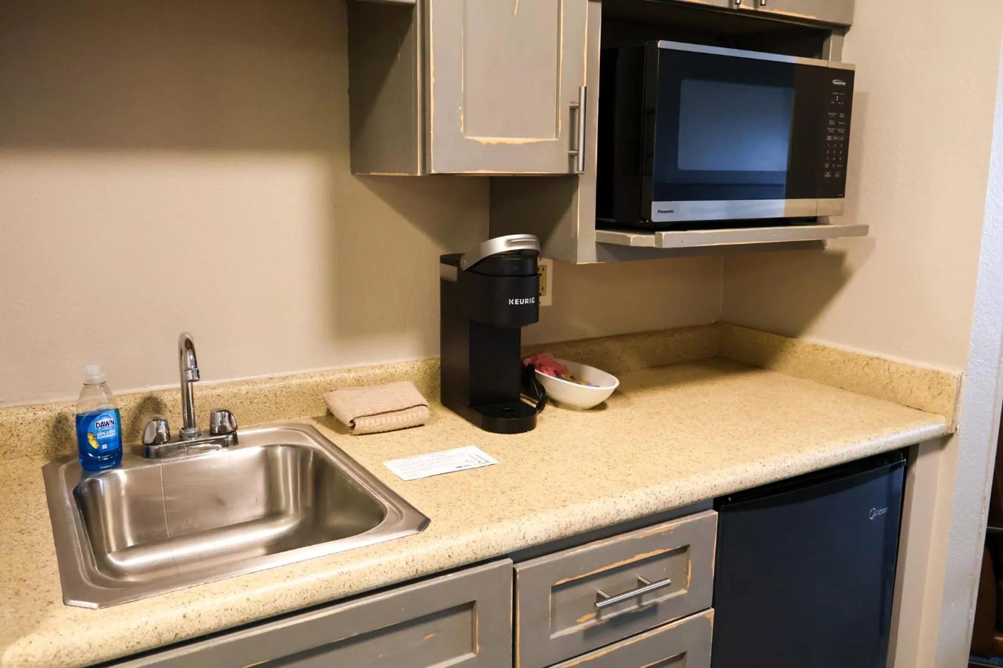 Coffee/tea facilities in Quarterdeck Resort