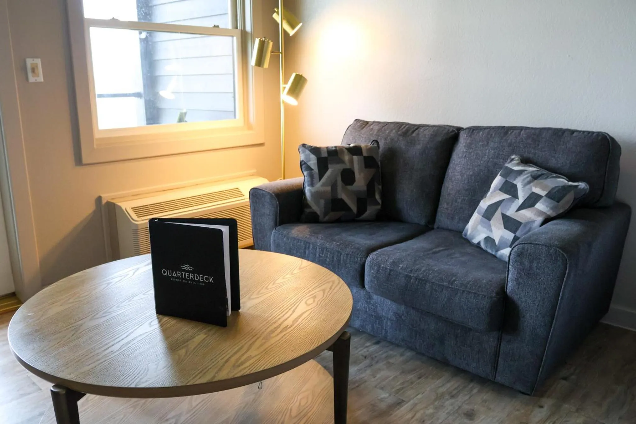 Seating area in Quarterdeck Resort