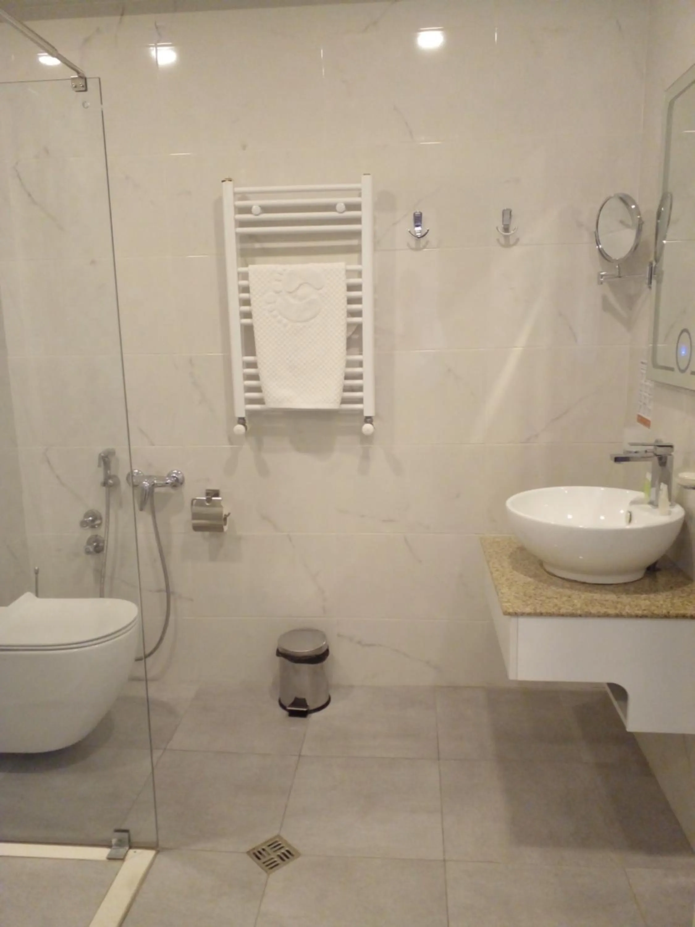 Shower in Hotel Genio