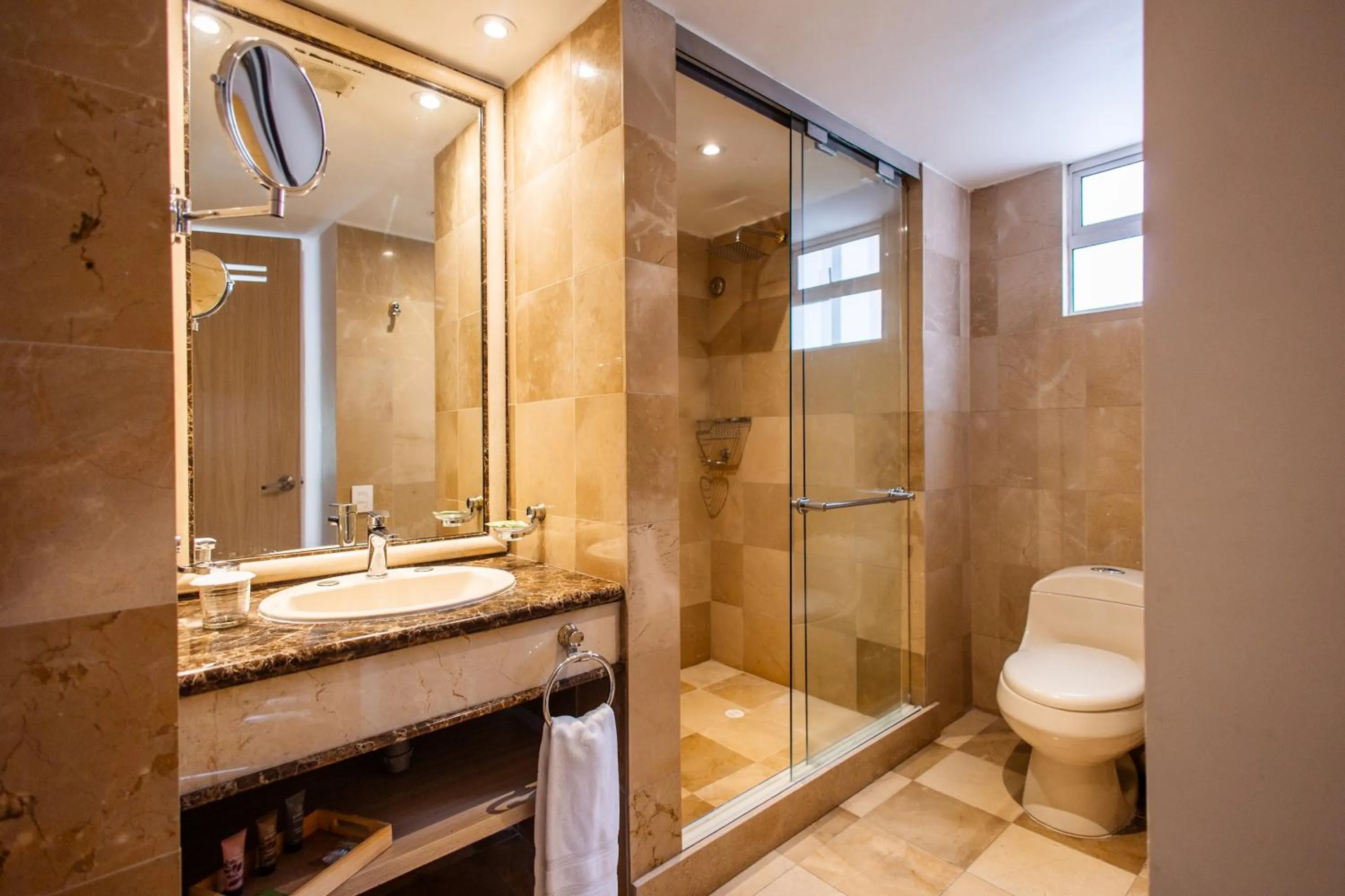 Bathroom in Hotel Portón de la Cabrera