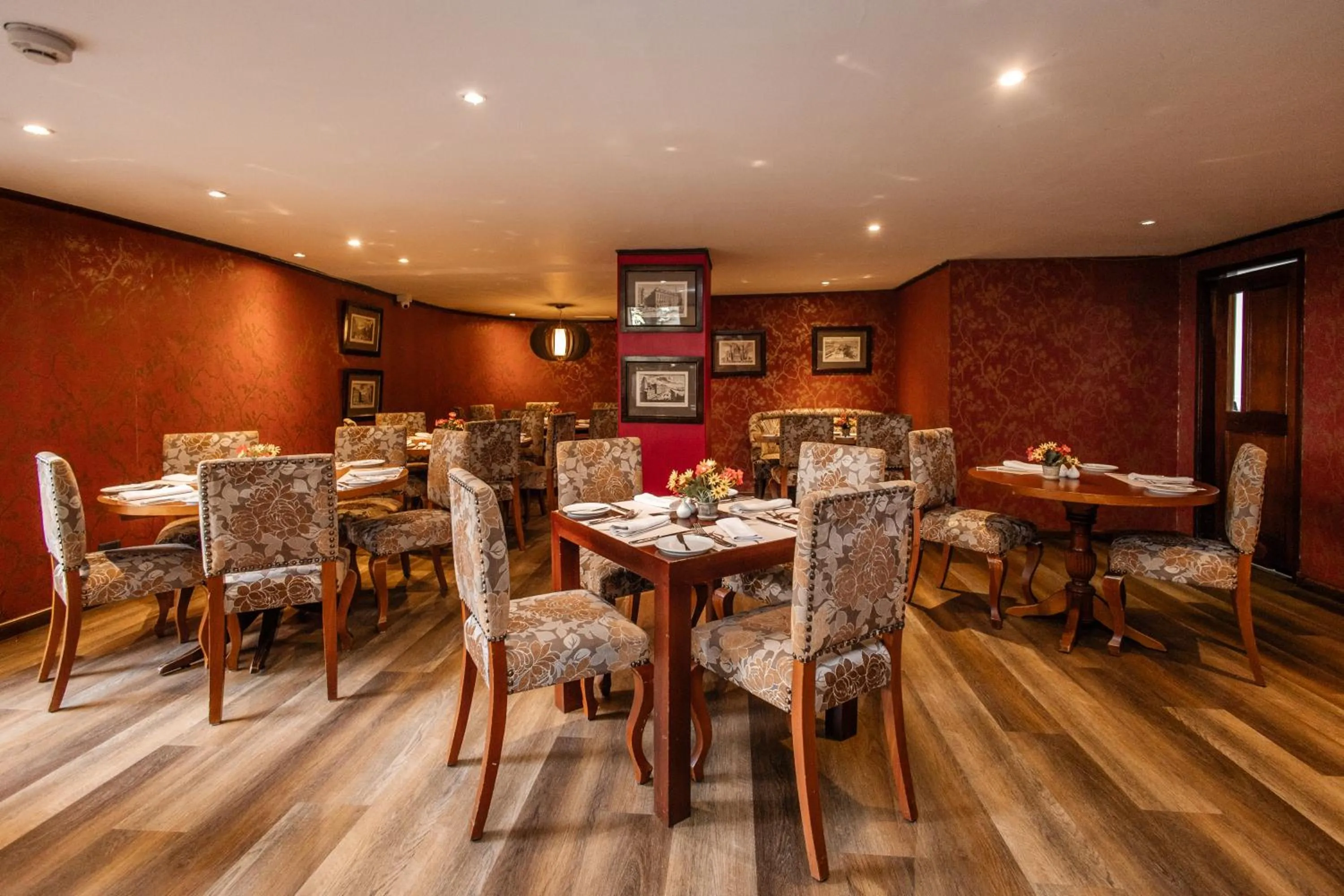 Restaurant/places to eat in Hotel Portón de la Cabrera