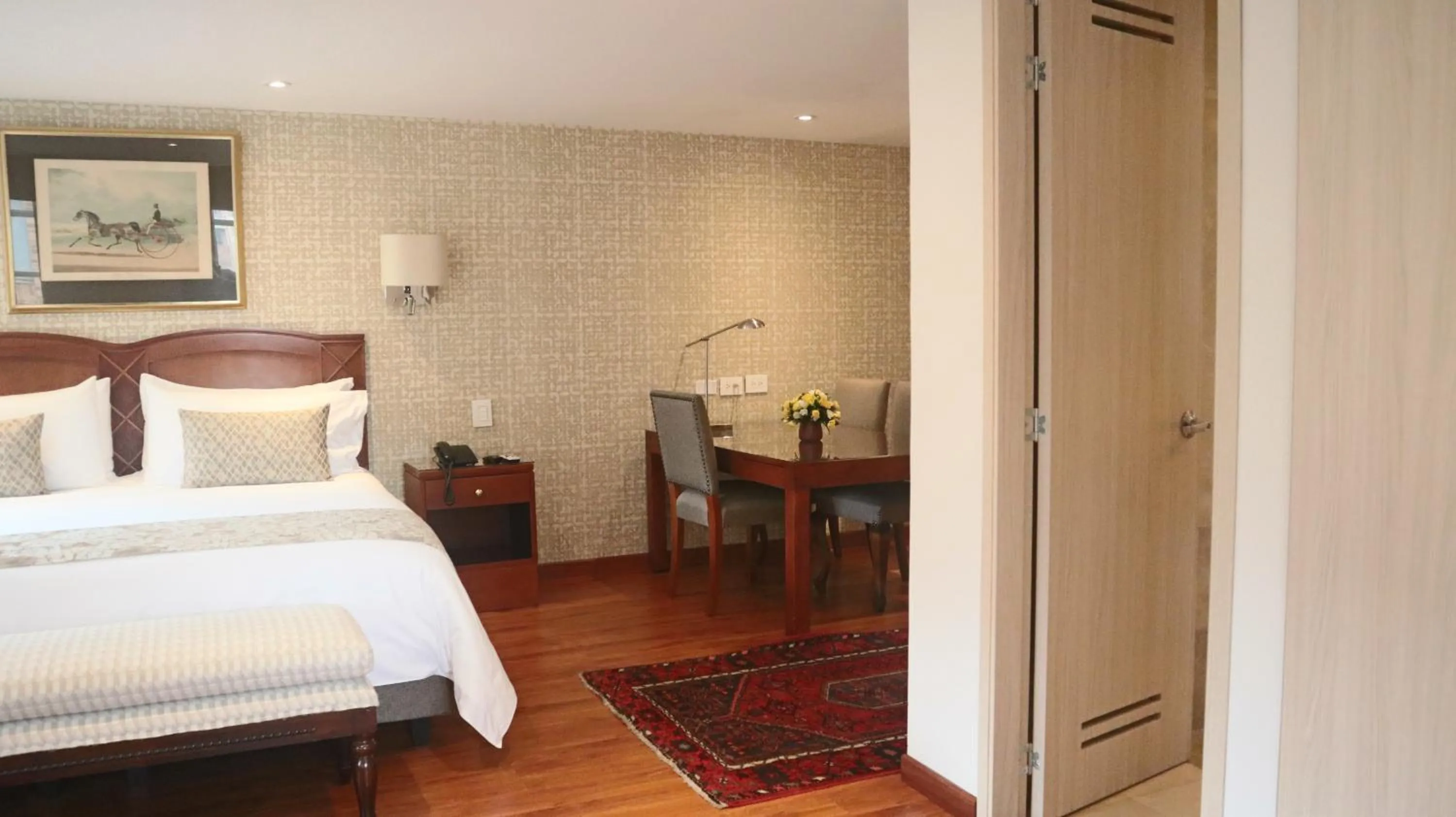 Dining area, Bed in Hotel Portón de la Cabrera