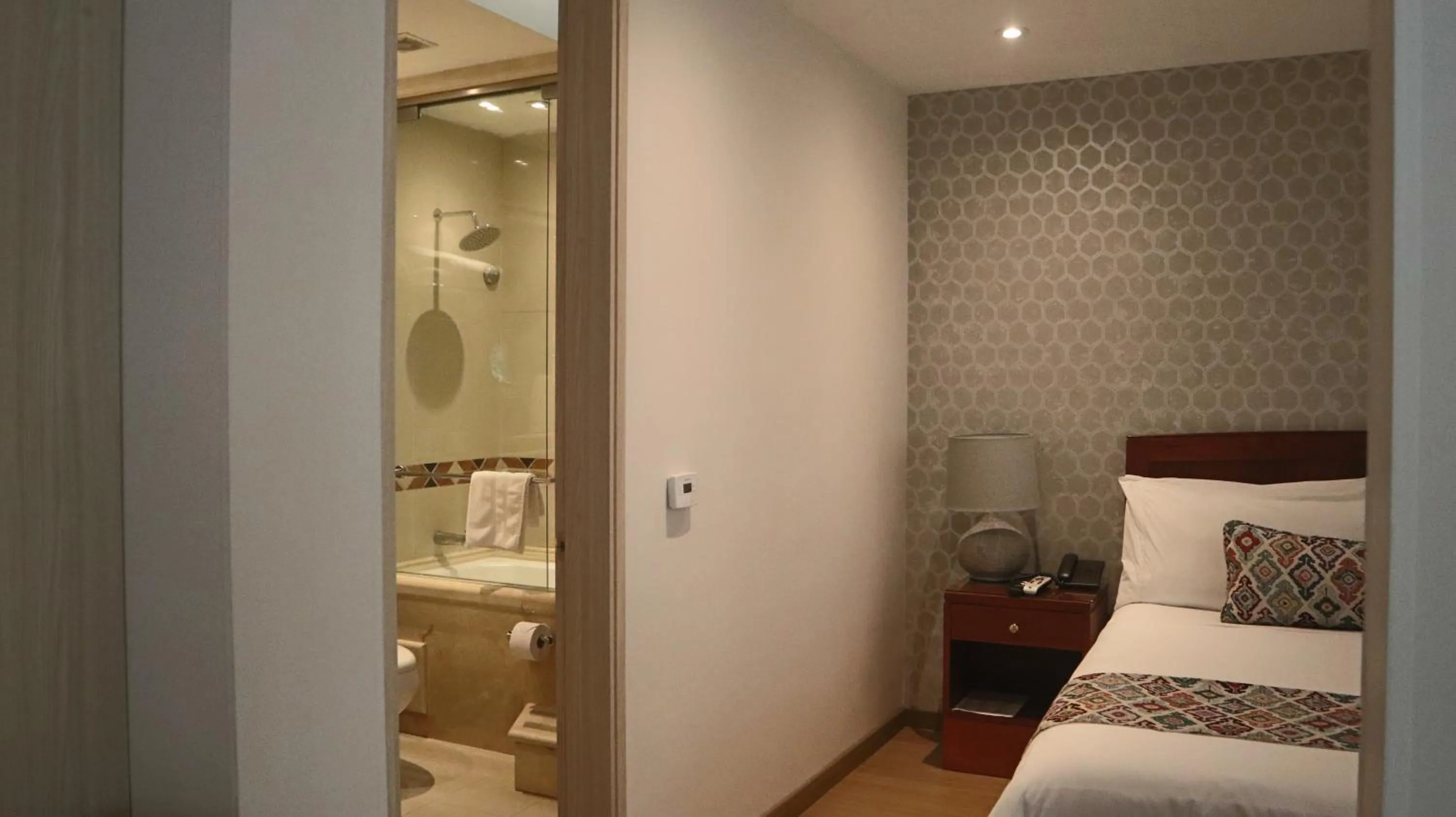 Bathroom, Bed in Hotel Portón de la Cabrera