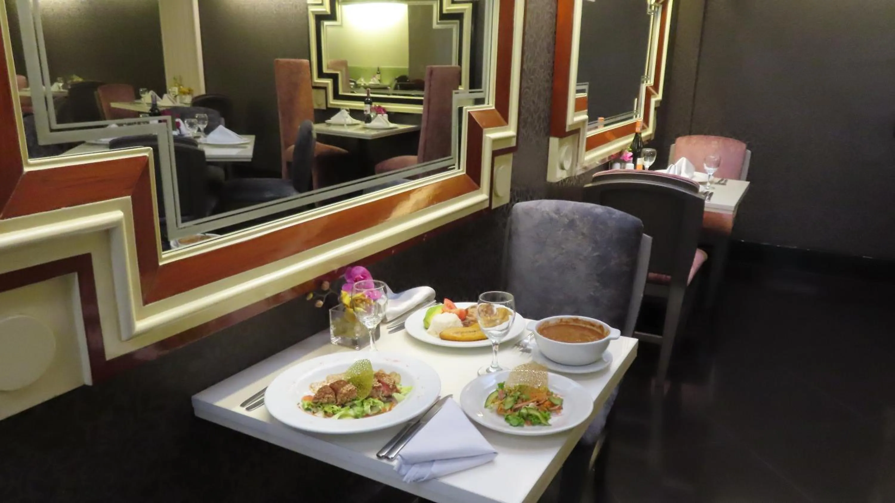 Restaurant/places to eat in Lancaster House