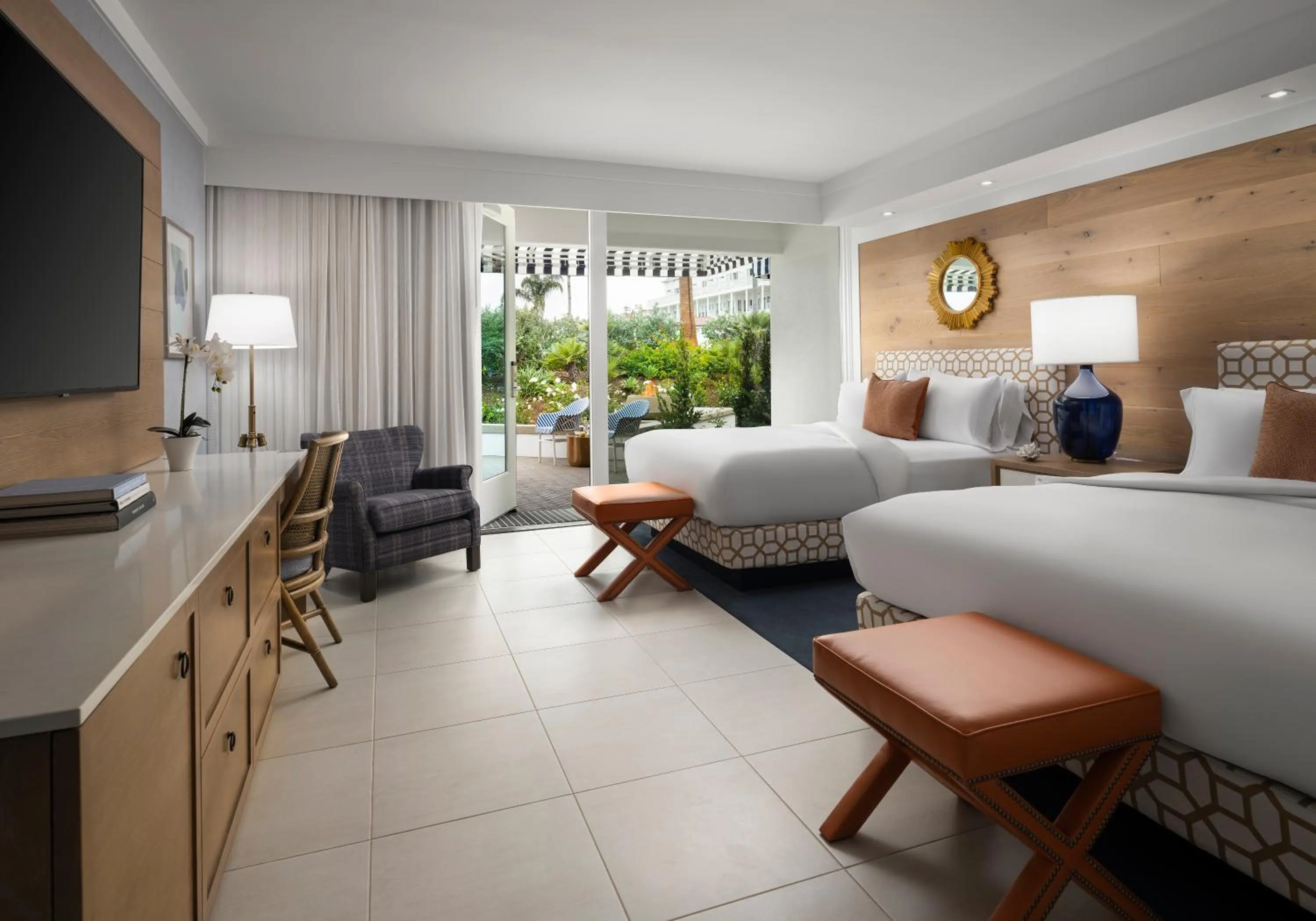 Bedroom, Bed in Hotel del Coronado, Curio Collection by Hilton