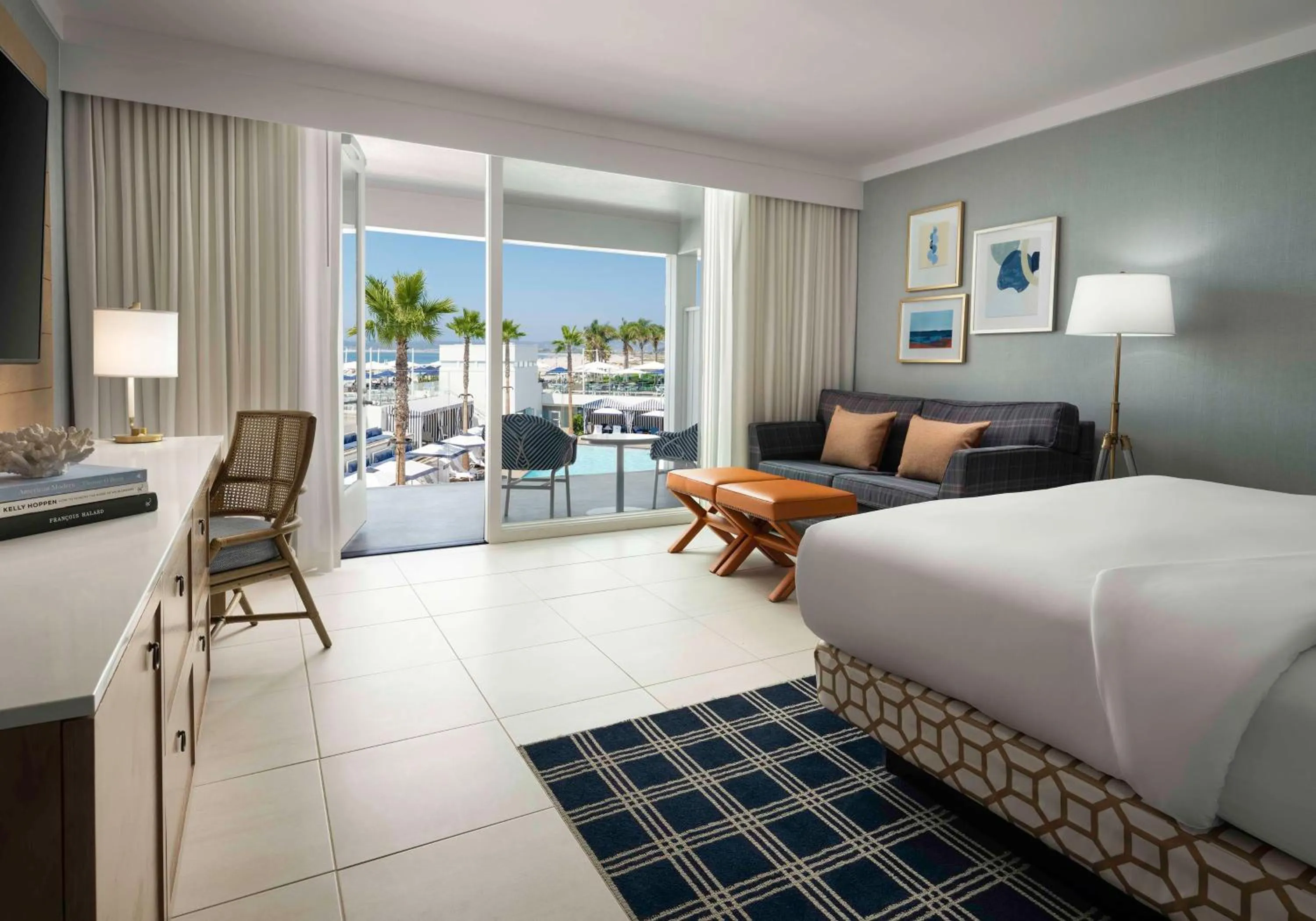 Living room, Bed in Hotel del Coronado, Curio Collection by Hilton