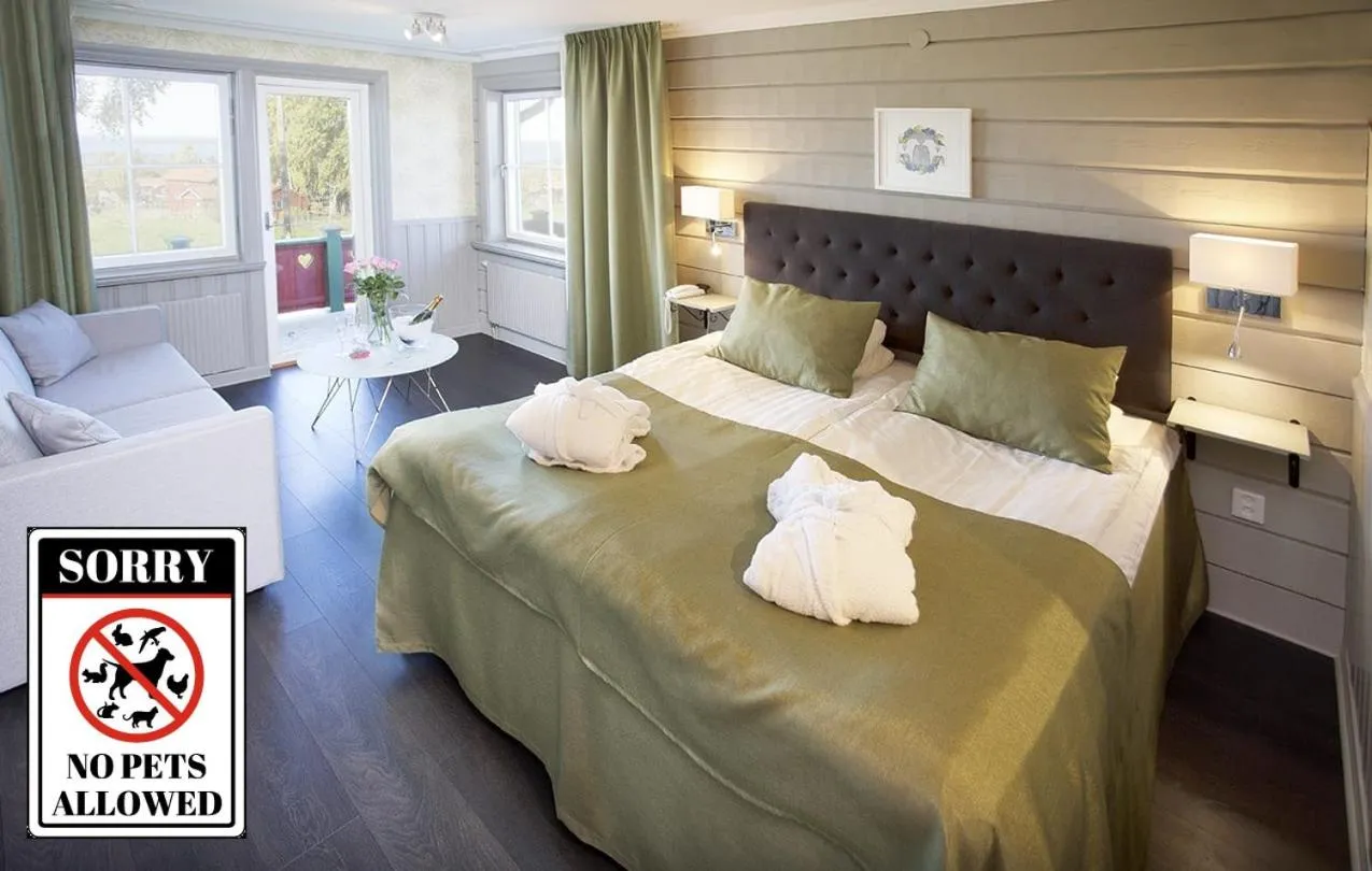 Property building, Bed in Tällbergsgårdens Hotell