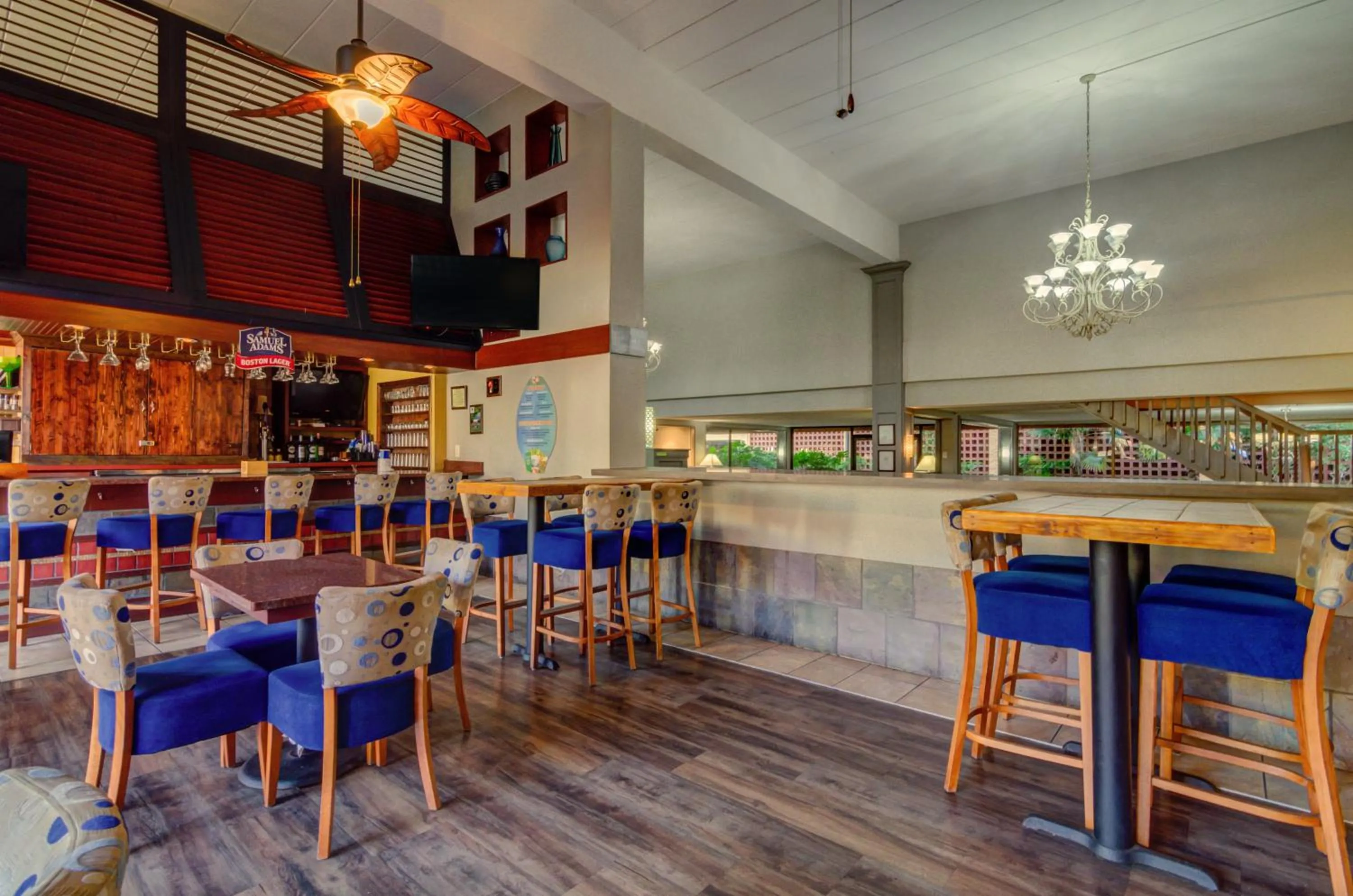 Restaurant/places to eat in Caravelle Resort