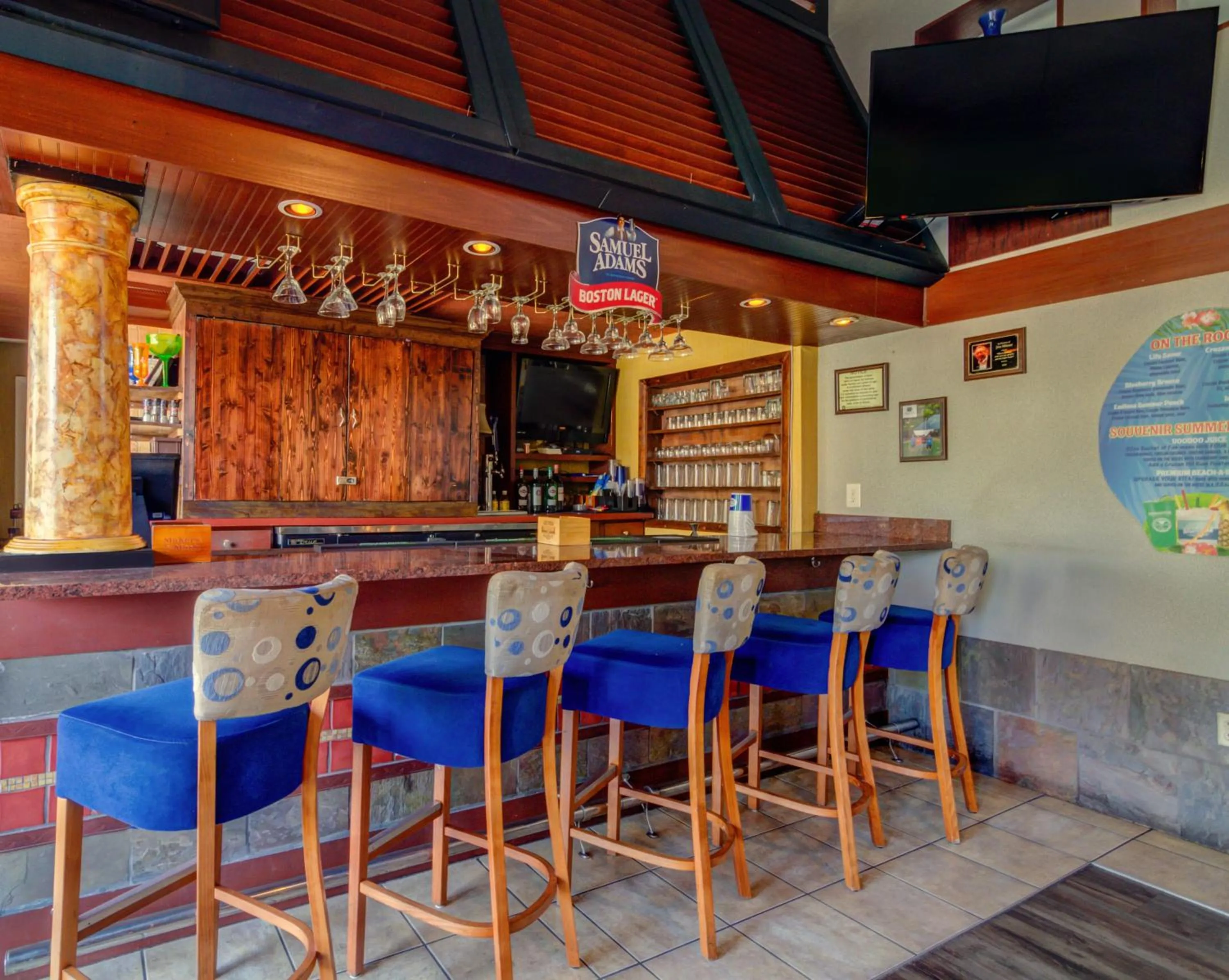 Restaurant/places to eat in Caravelle Resort