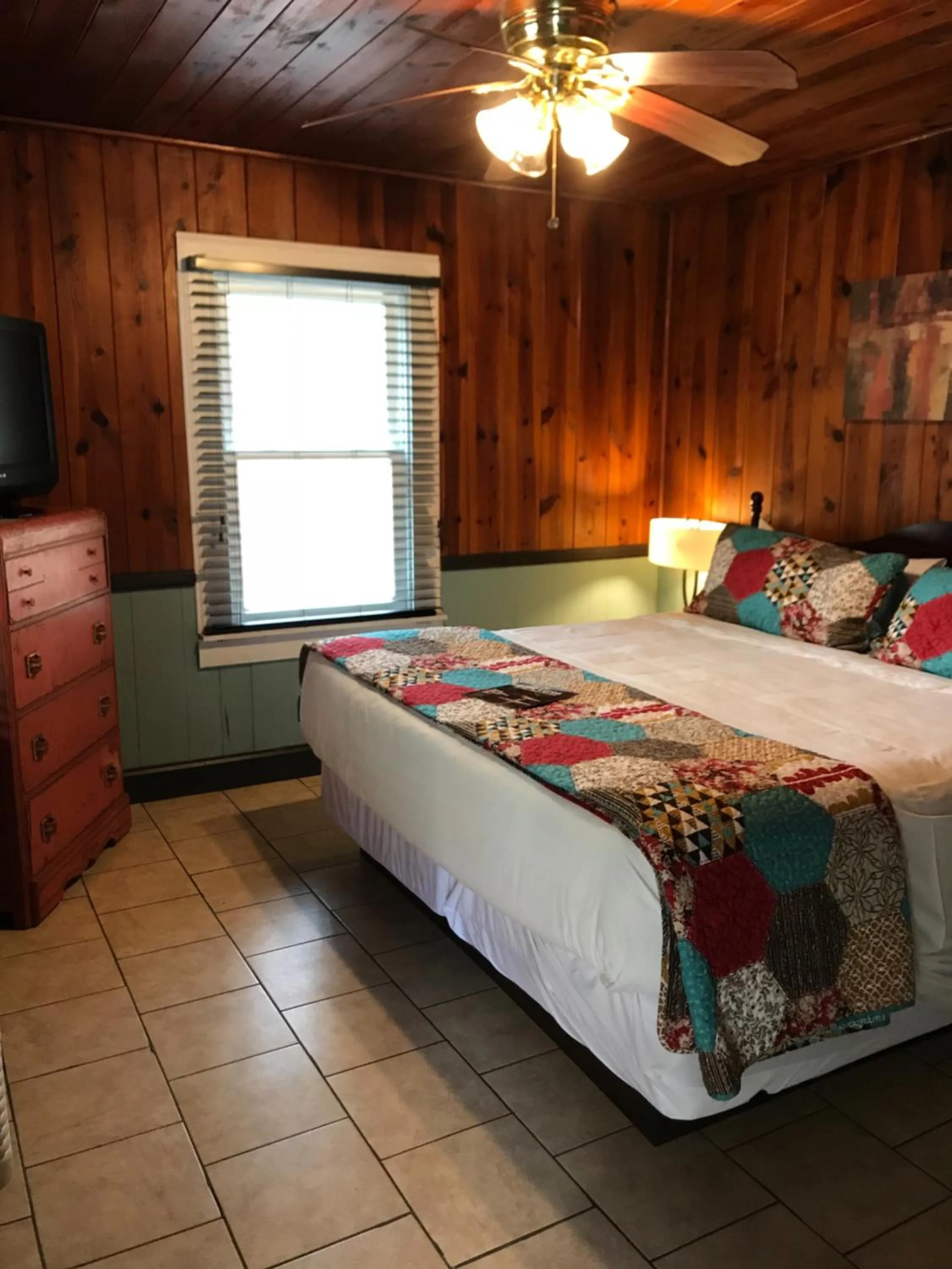 Bedroom, Bed in Riverside Lodge at Chimney Rock