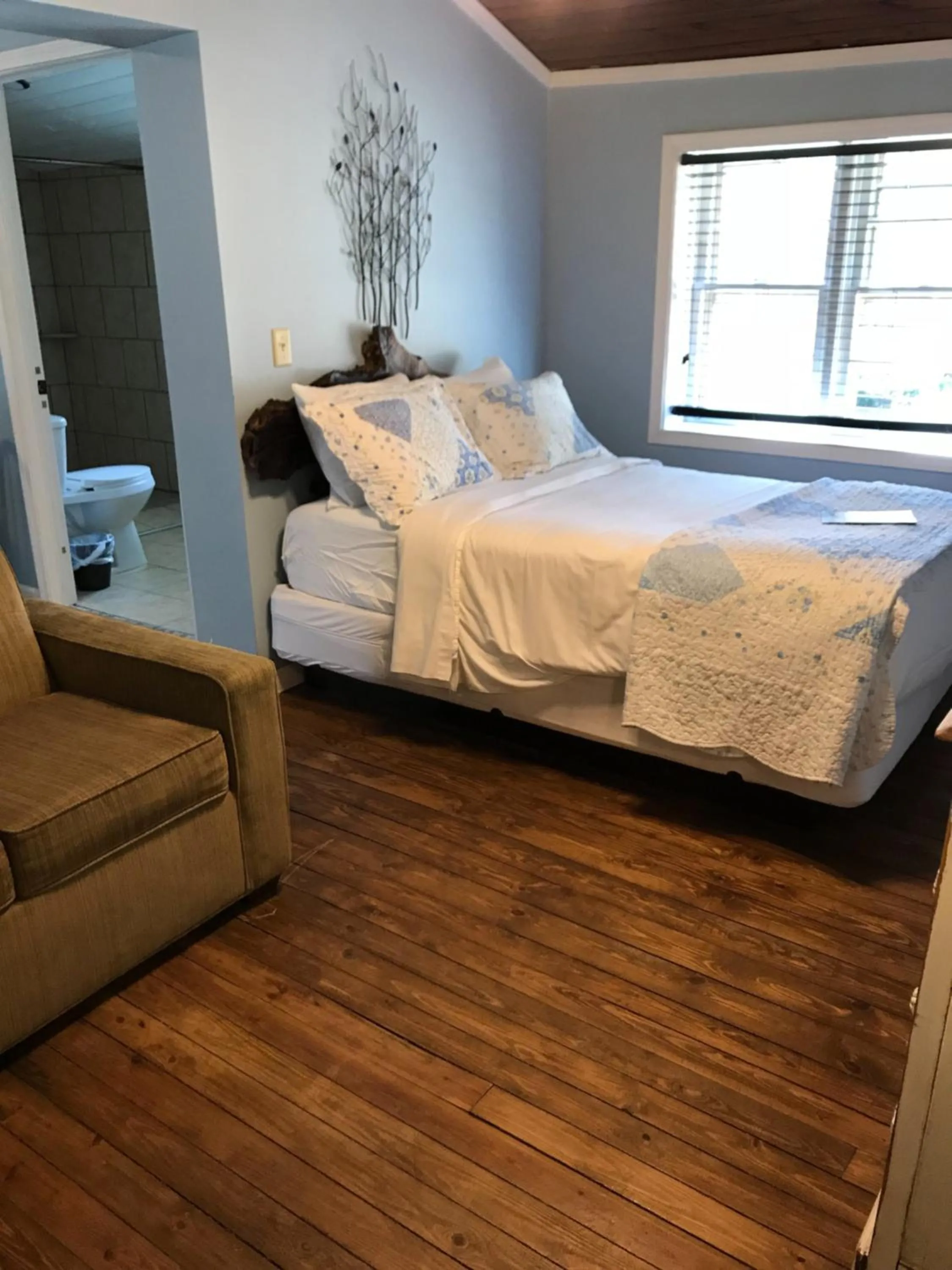 Bedroom, Bed in Riverside Lodge at Chimney Rock