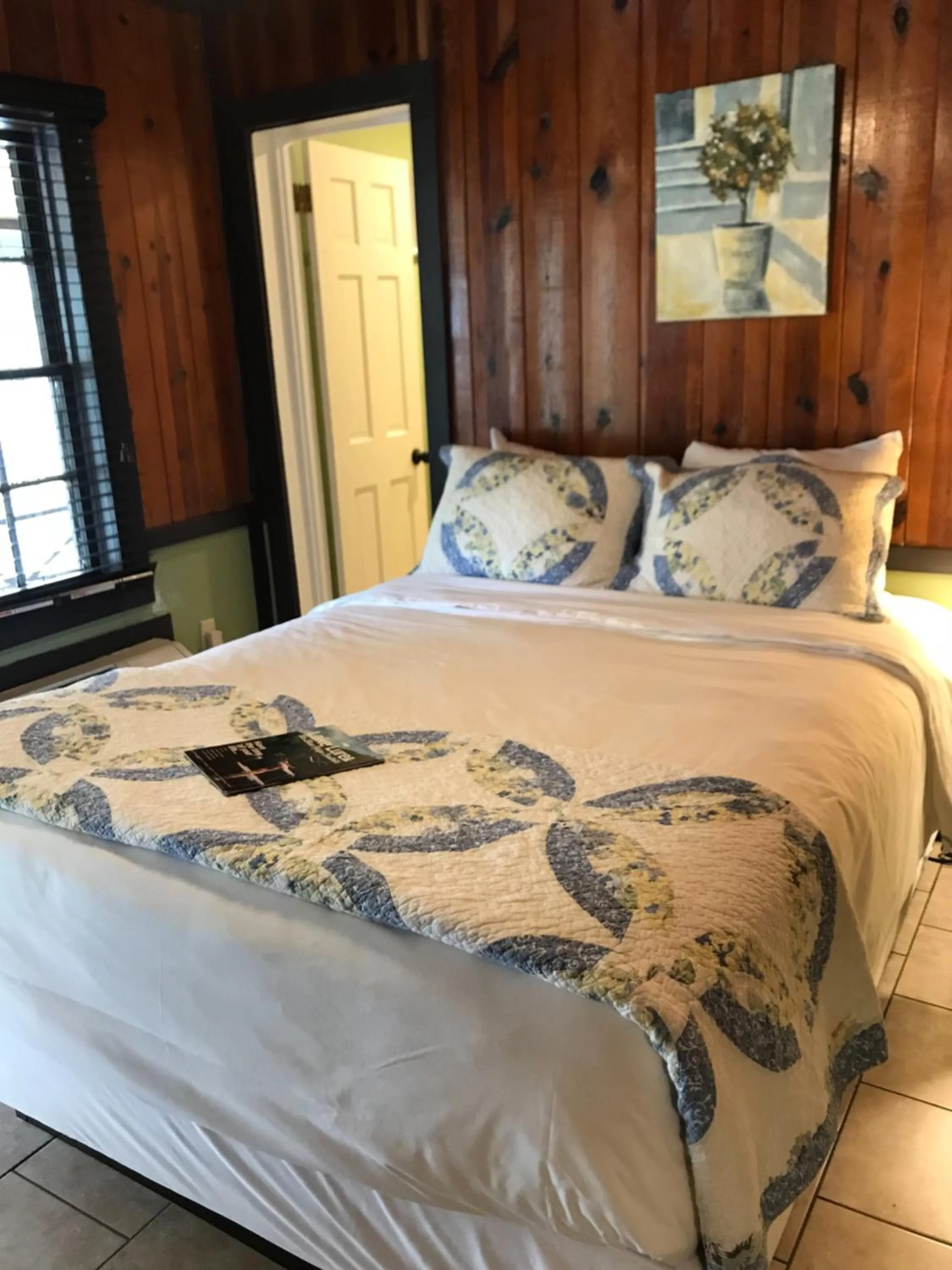 Bedroom, Bed in Riverside Lodge at Chimney Rock