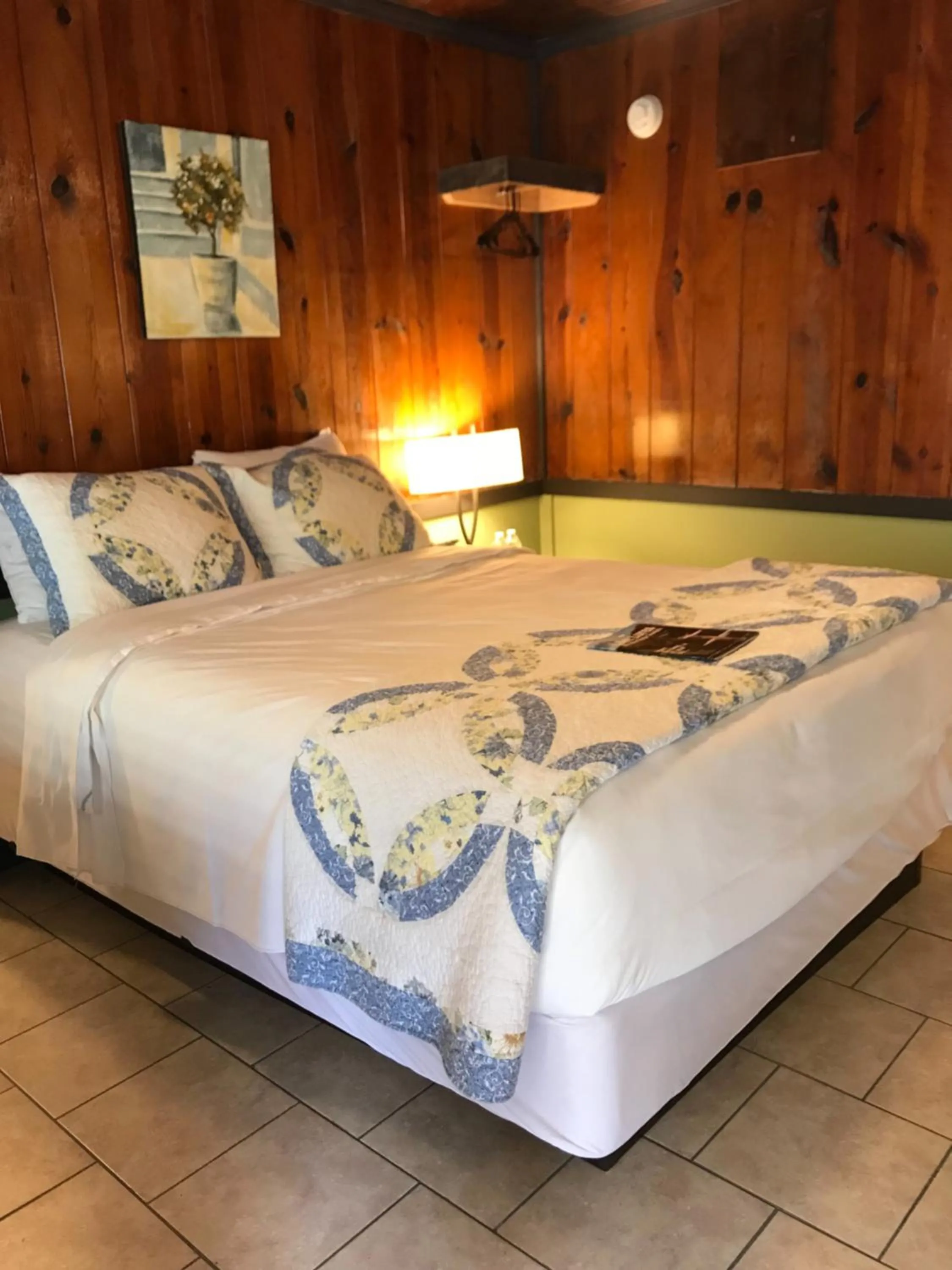 Bedroom, Bed in Riverside Lodge at Chimney Rock