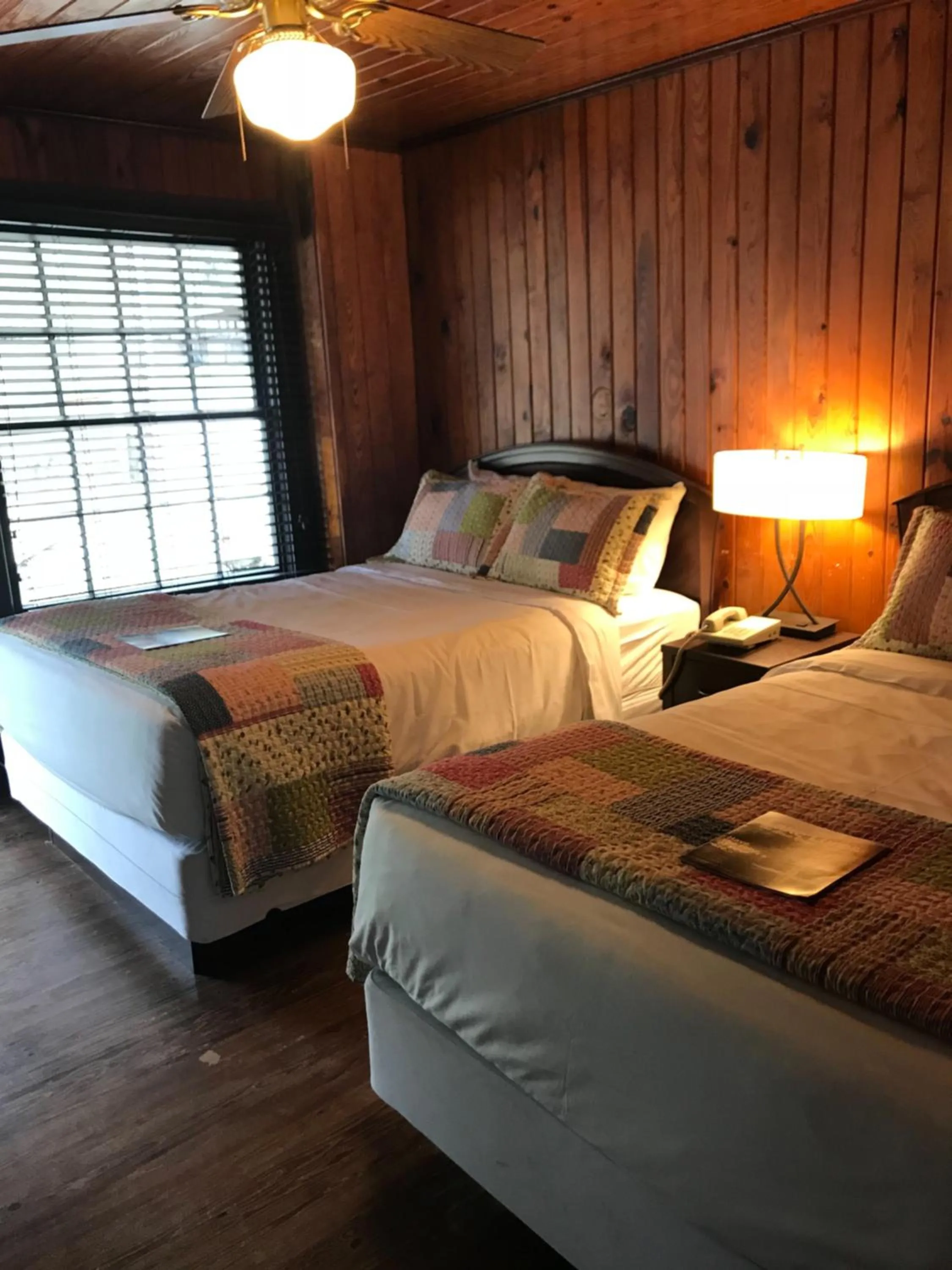 Balcony/Terrace, Bed in Riverside Lodge at Chimney Rock
