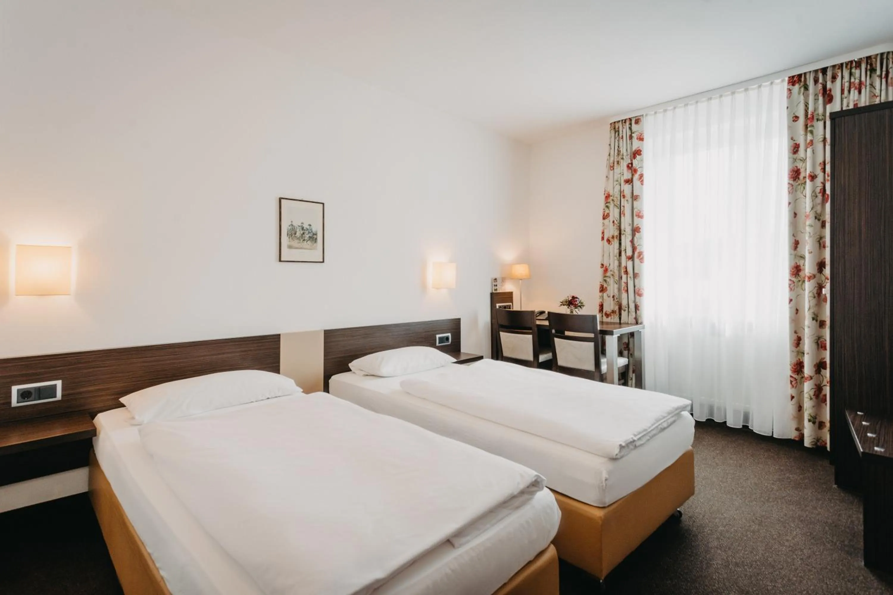 Photo of the whole room, Bed in Hirschenwirt