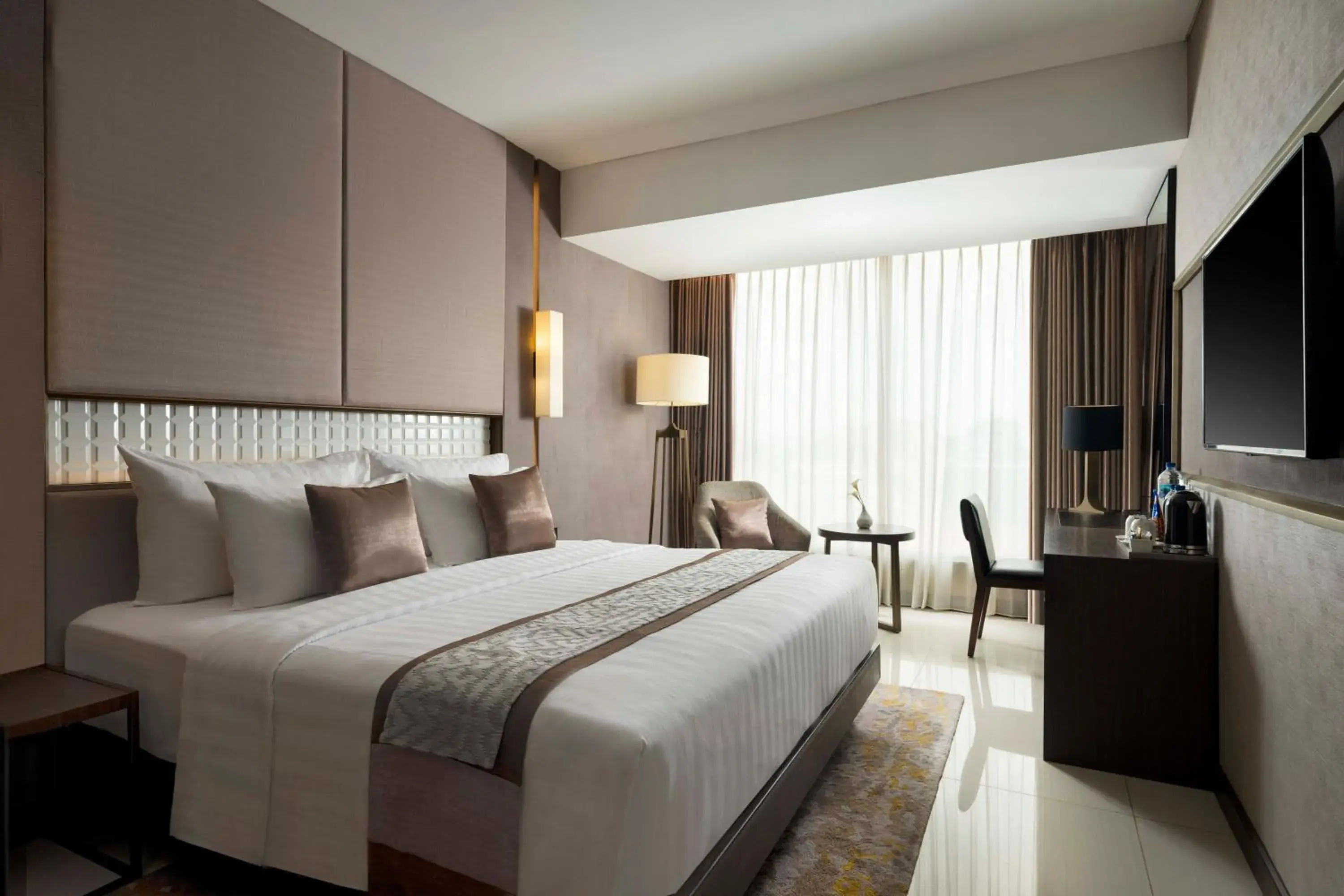 Suite with City View in GRAMM HOTEL by Ambarrukmo Yogyakarta Suite with City View in GRAMM HOTEL by Ambarrukmo Yogyakarta