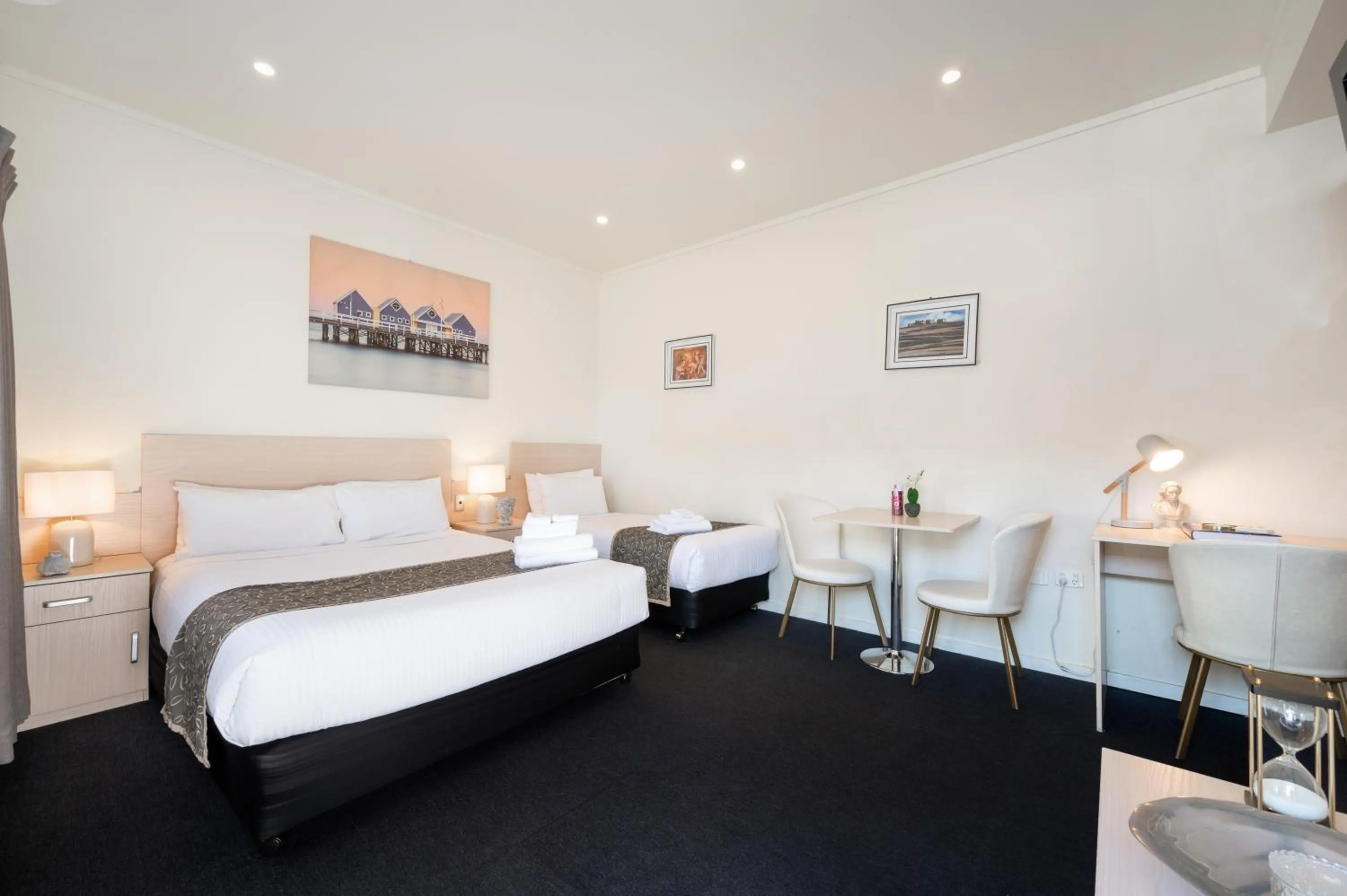 Photo of the whole room, Bed in Adelaide Granada Motor Inn