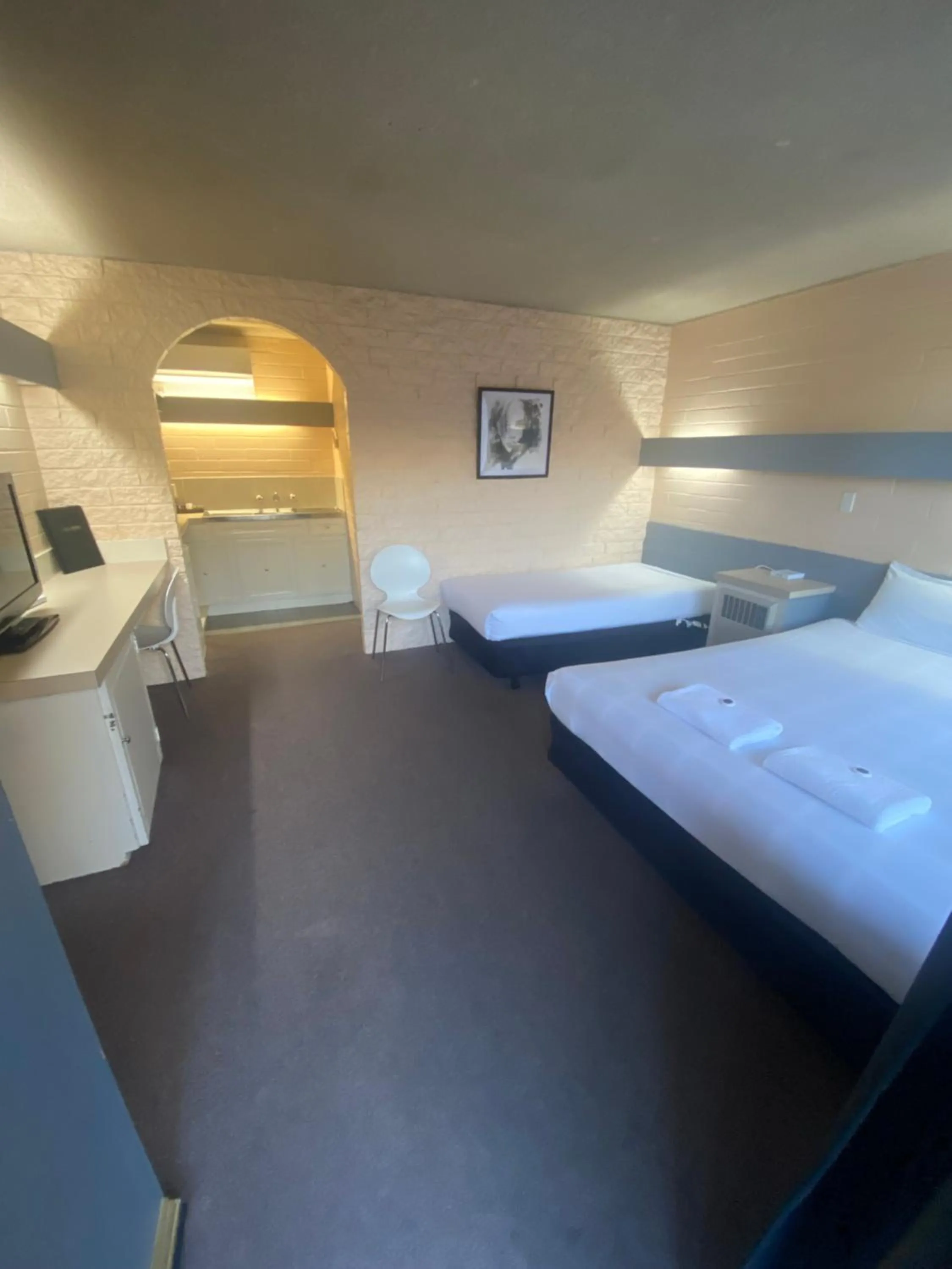 Bed in Mahogany Motel Warrnambool