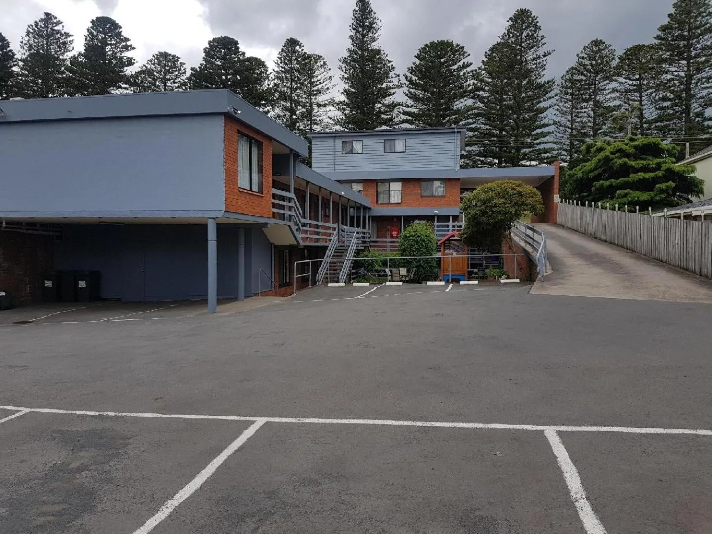 Property building in Mahogany Motel Warrnambool