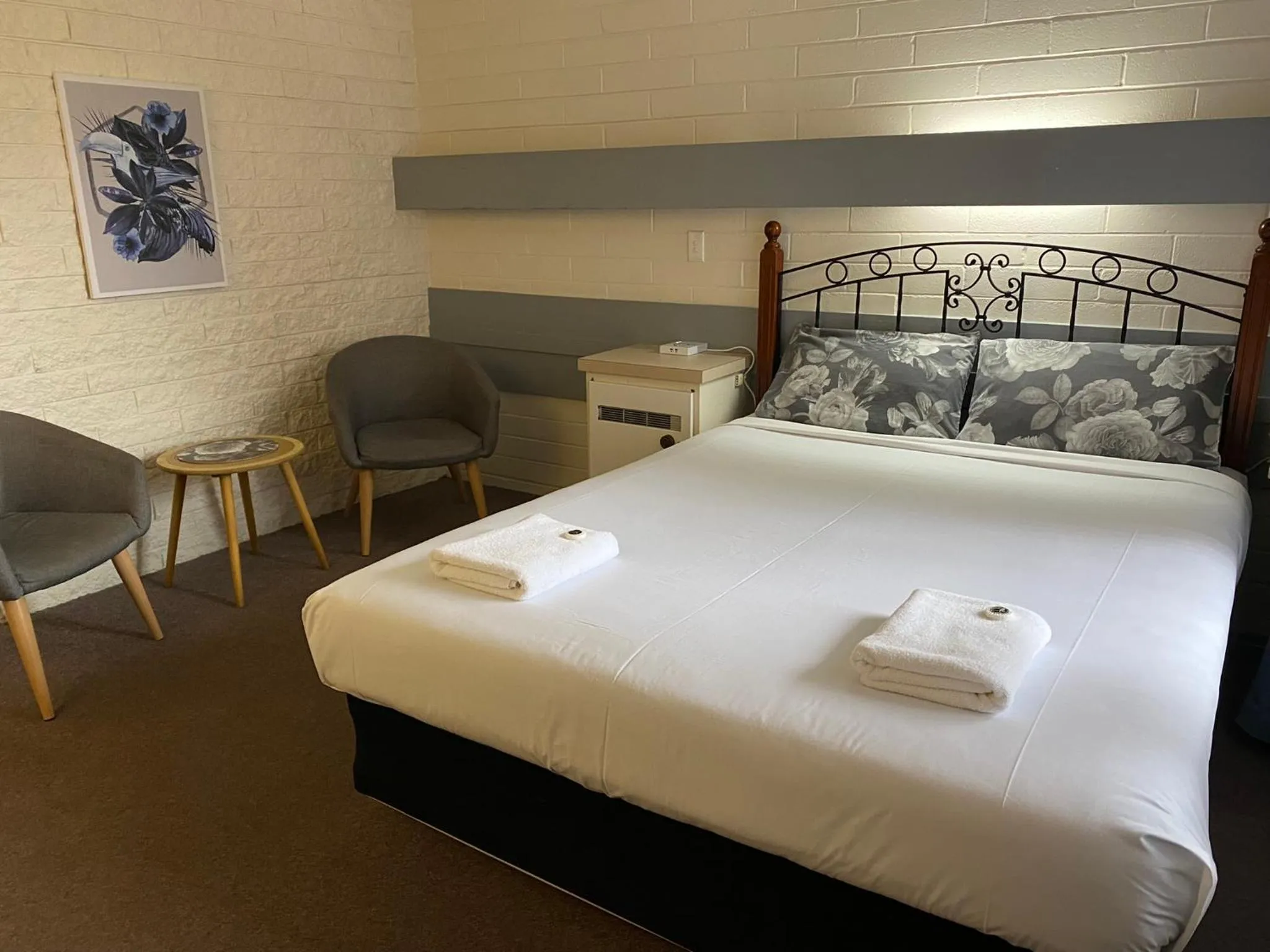 Bed in Mahogany Motel Warrnambool