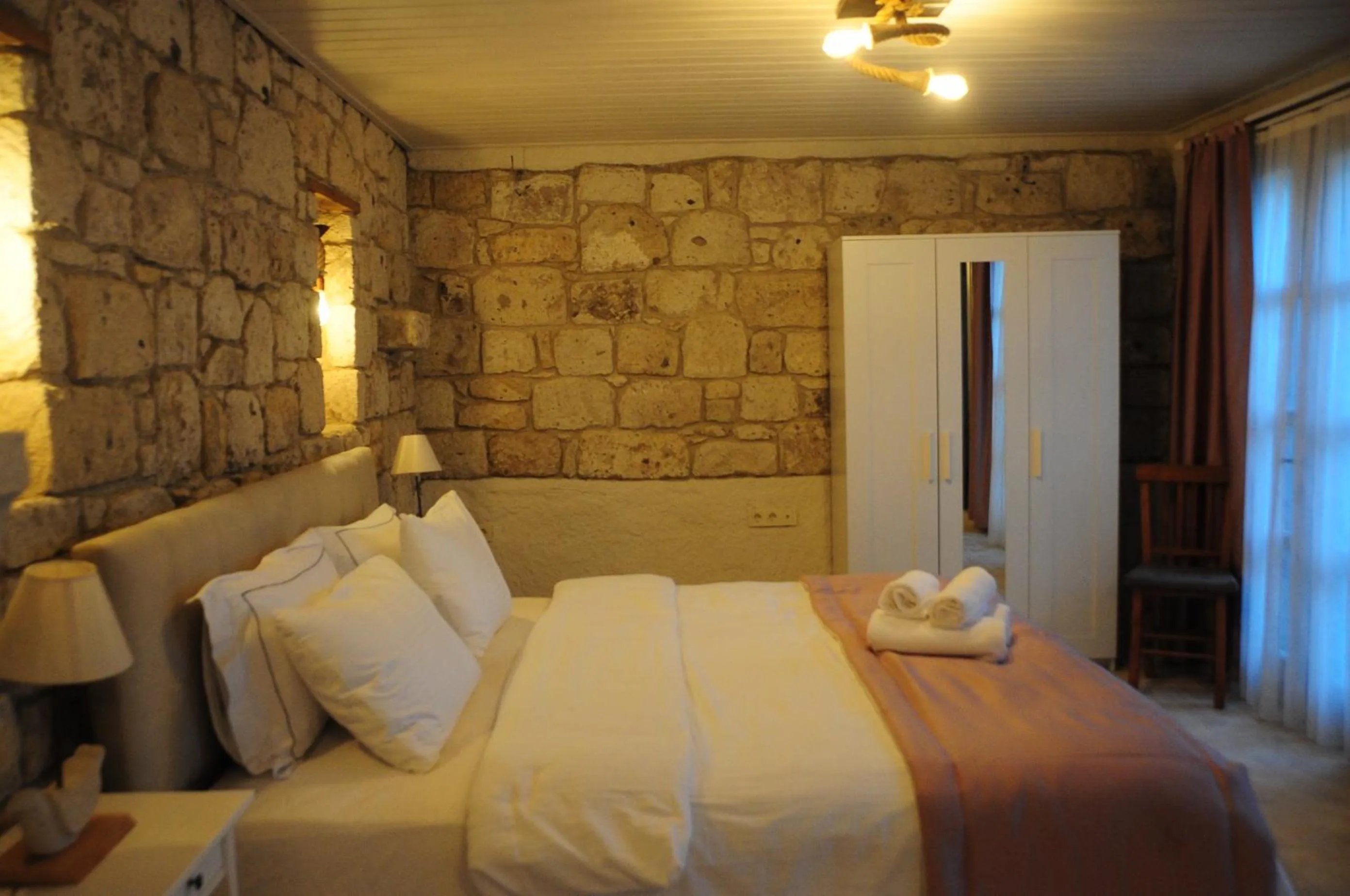 Bedroom in Çona Otel