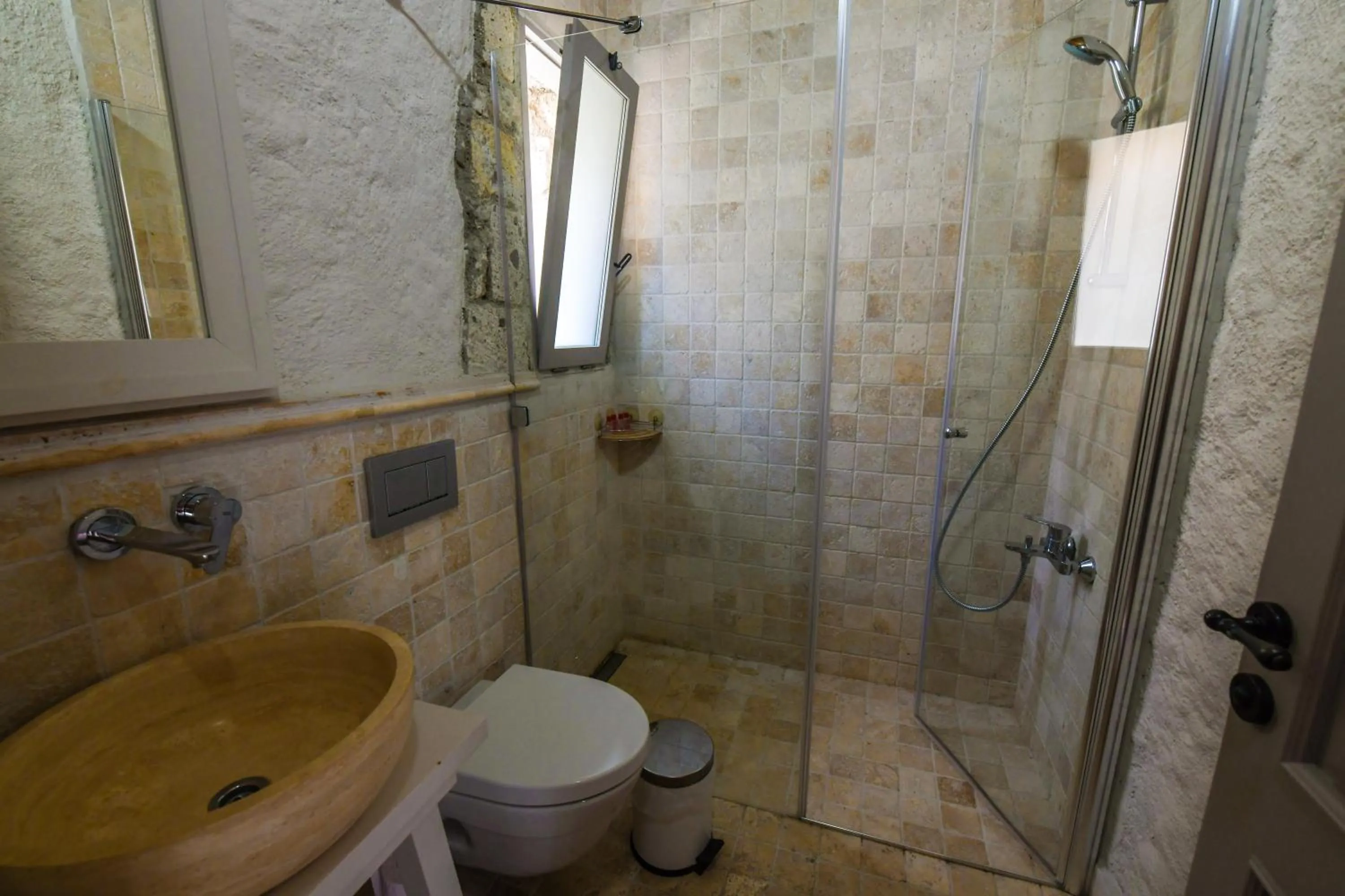 Shower in Çona Otel