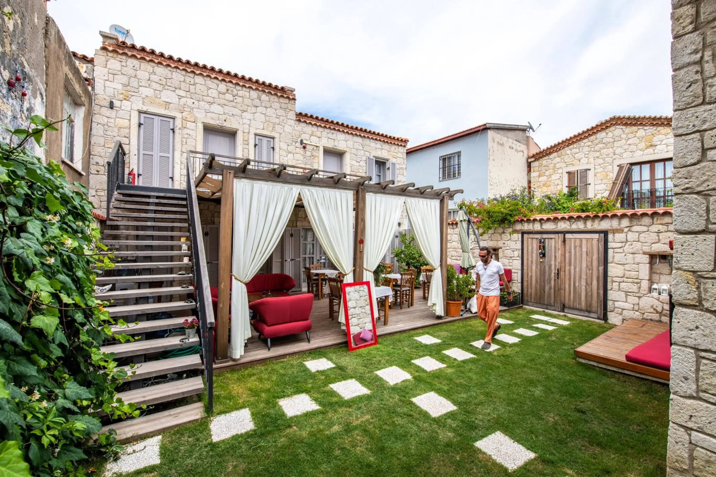 Property building in Çona Otel