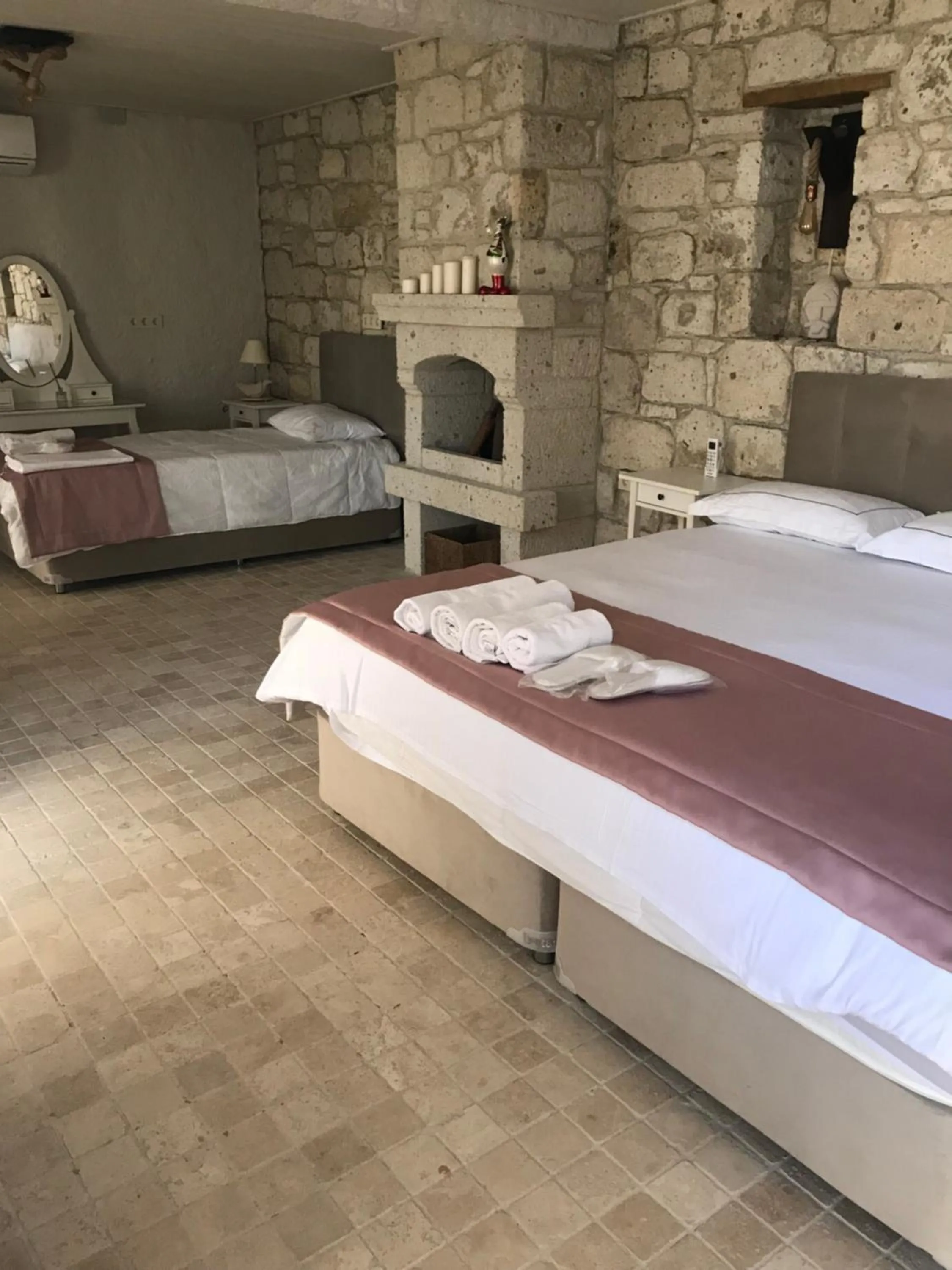 Bed in Çona Otel