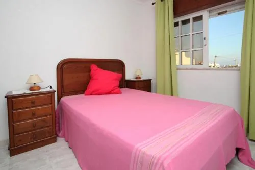 Villa V4 com Piscina Privada a 400 metros da Praia