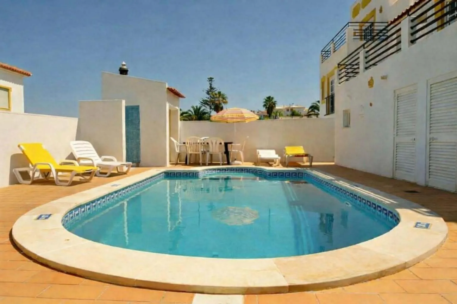 Villa V4 com Piscina Privada a 400 metros da Praia