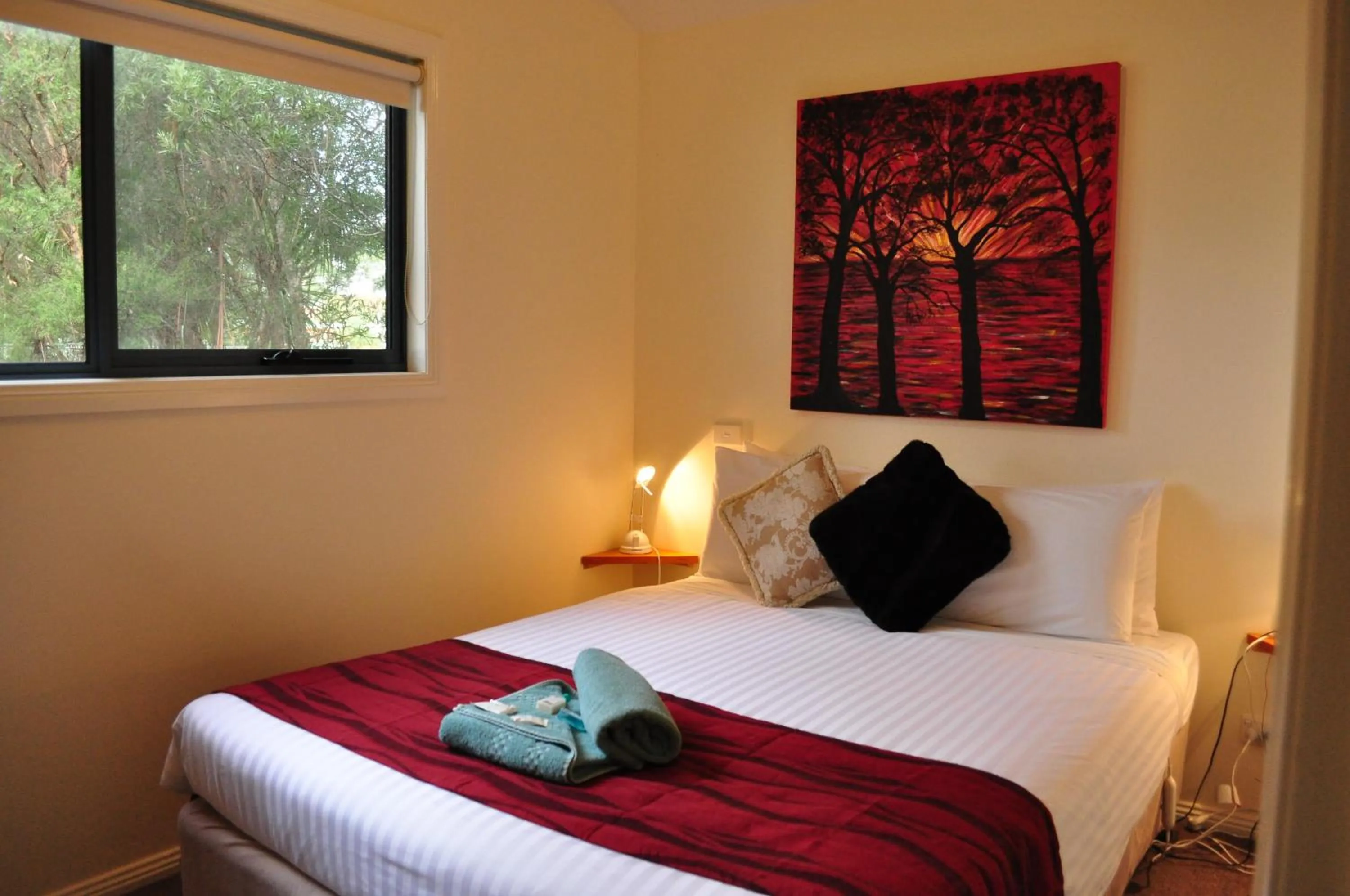Bedroom, Bed in Strahan Retreat Holiday Park