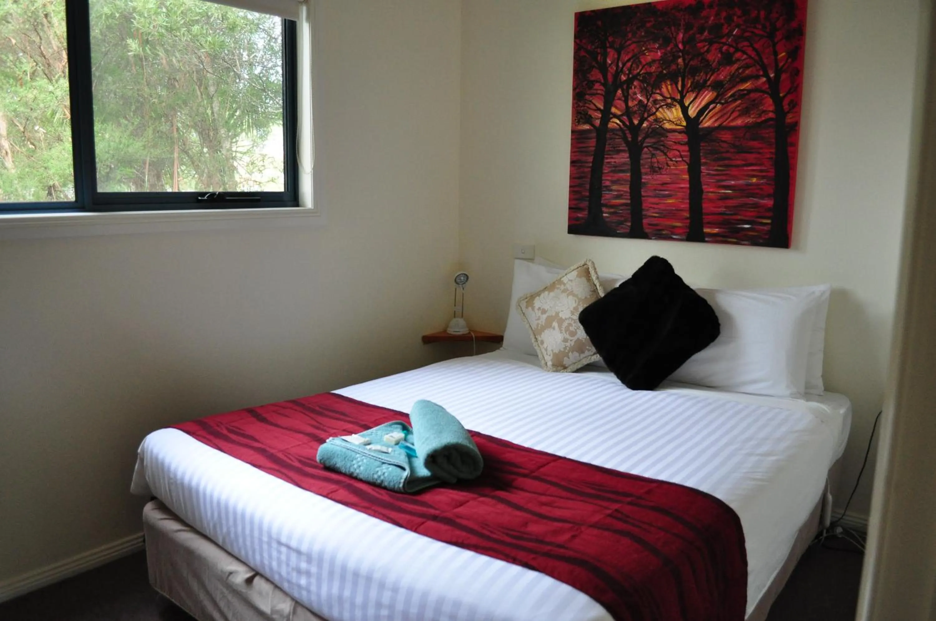 Bedroom, Bed in Strahan Retreat Holiday Park