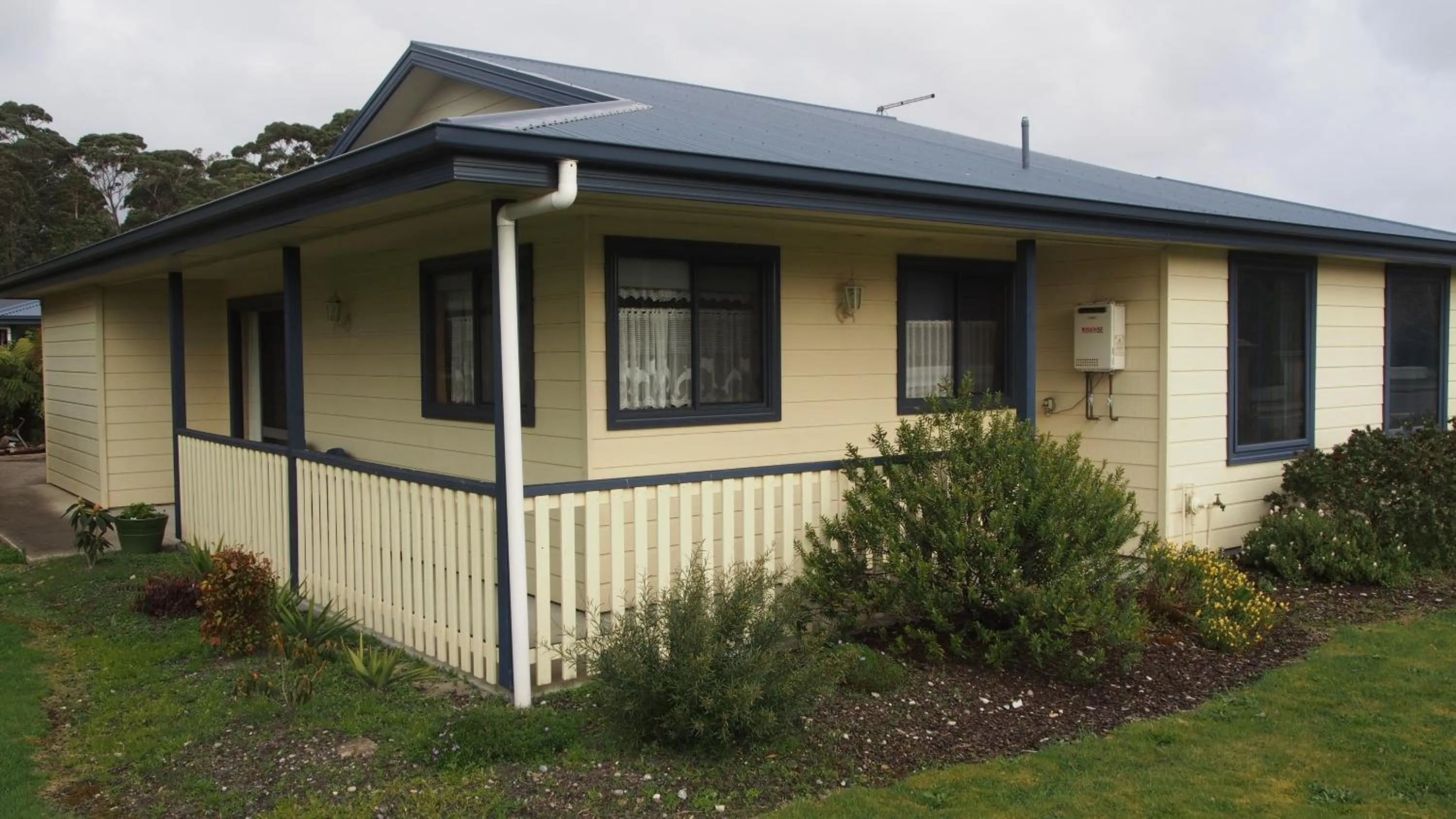 Property building in Strahan Retreat Holiday Park