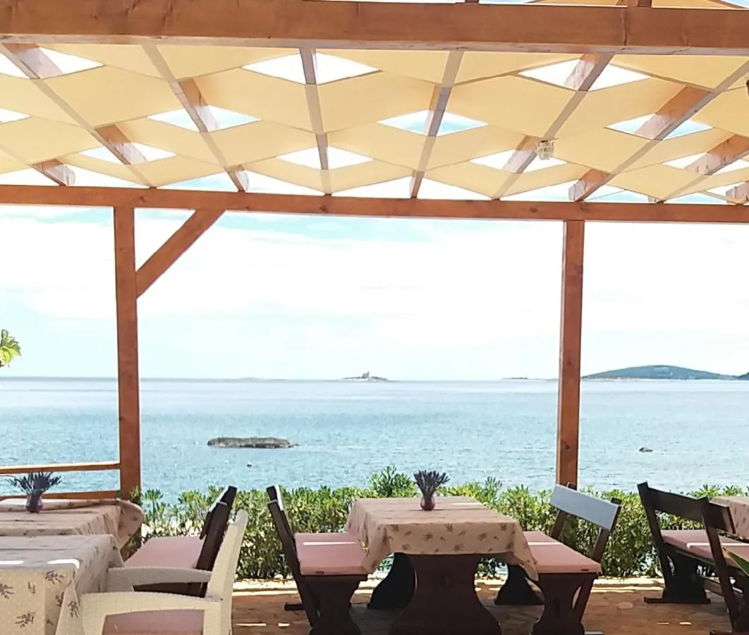 Restaurant/places to eat in Lavanda Mobile Homes & Villas