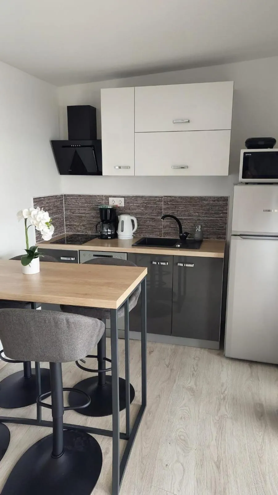 Kitchen or kitchenette in Lavanda Mobile Homes & Villas