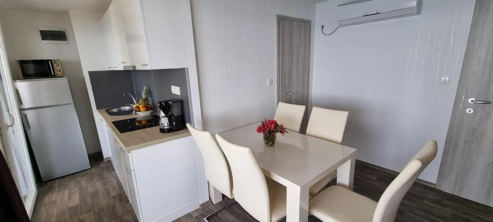 Dining area in Lavanda Mobile Homes & Villas