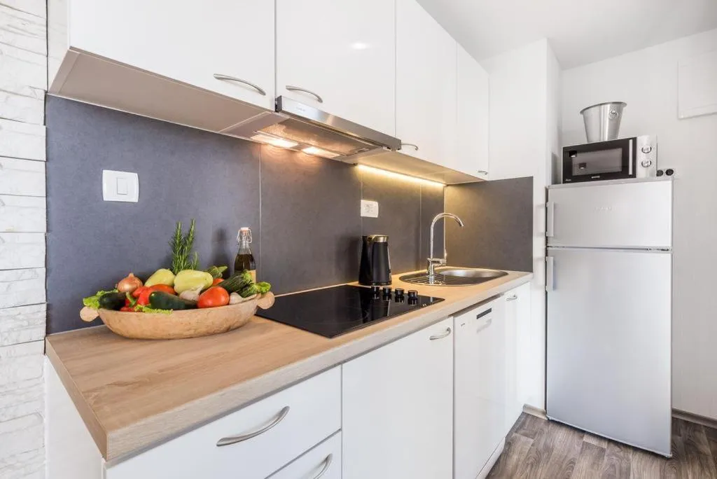 Kitchen or kitchenette in Lavanda Mobile Homes & Villas