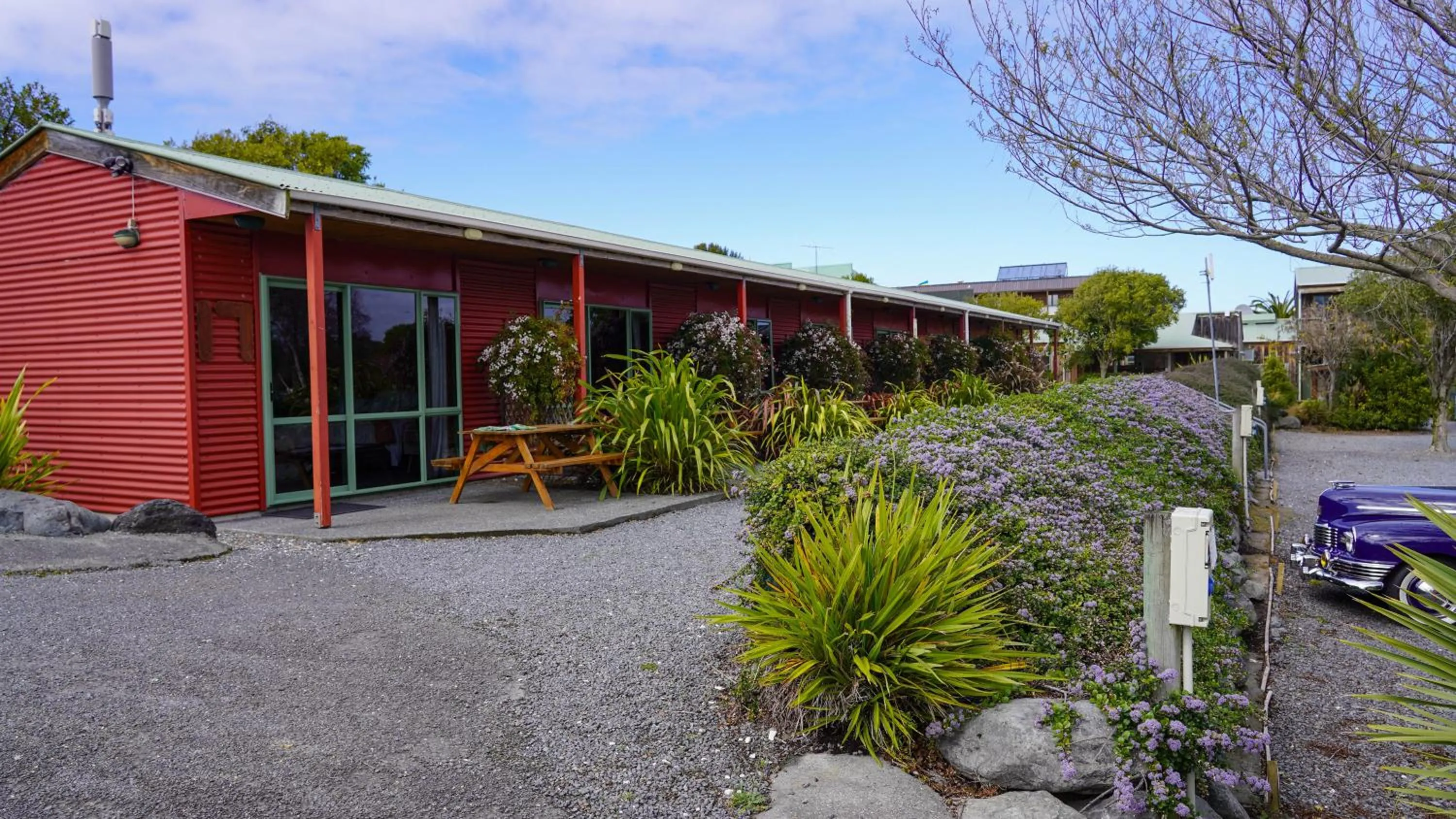 Property building in Alpine-Pacific Holiday Park